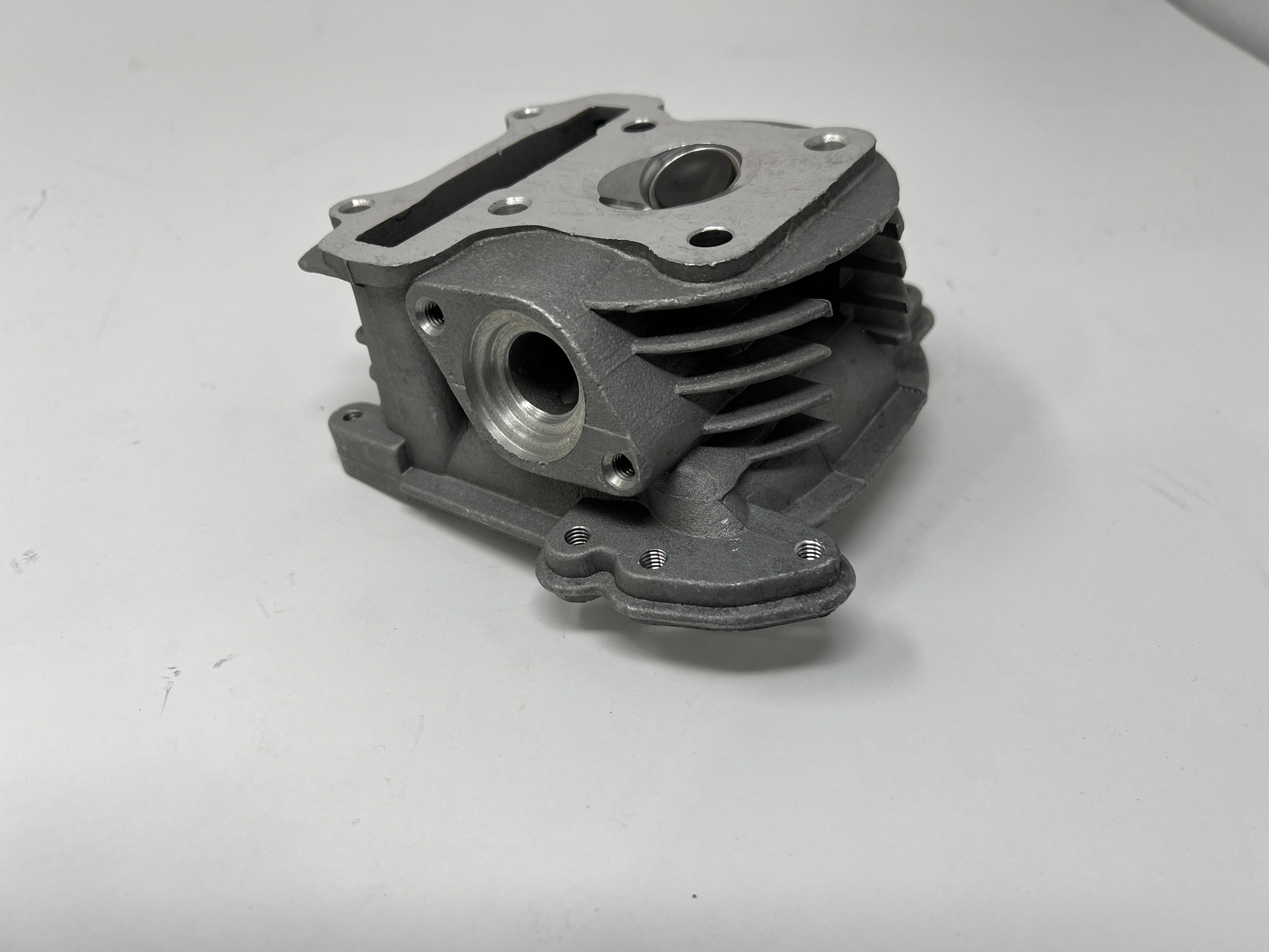X18 50cc GY6 Motorcycle Cylinder Head (139220000) - Replacement Part for Scooters & ATVs - Perfect for Engine Repair & Performance Upgrades