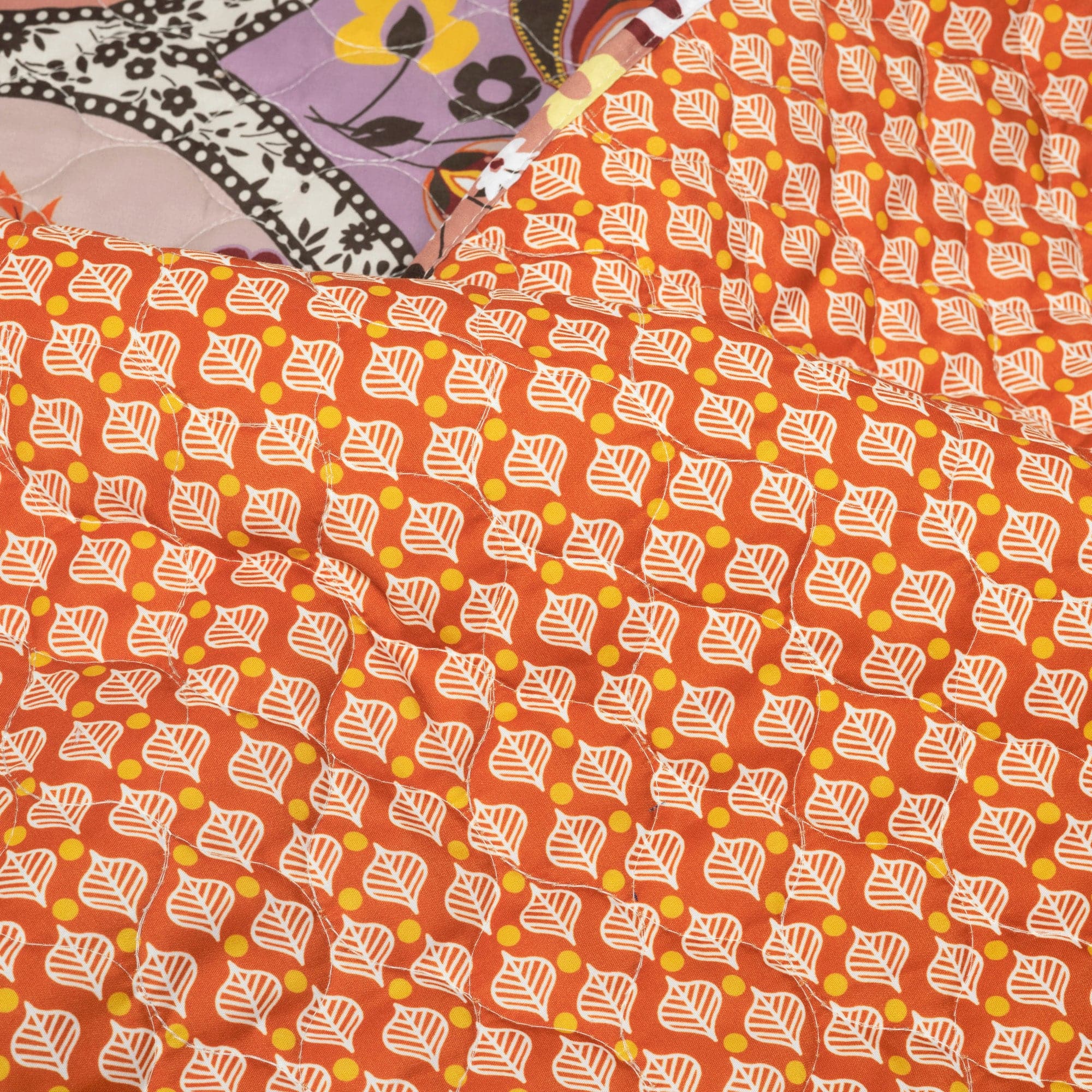 Bohemian Flower Cotton Quilt 3-Piece Bedding Set | Soft & Breathable Comforter, Pillow Shams & Bed Skirt | Perfect for Boho Chic Bedroom Decor & Guest Room Styling