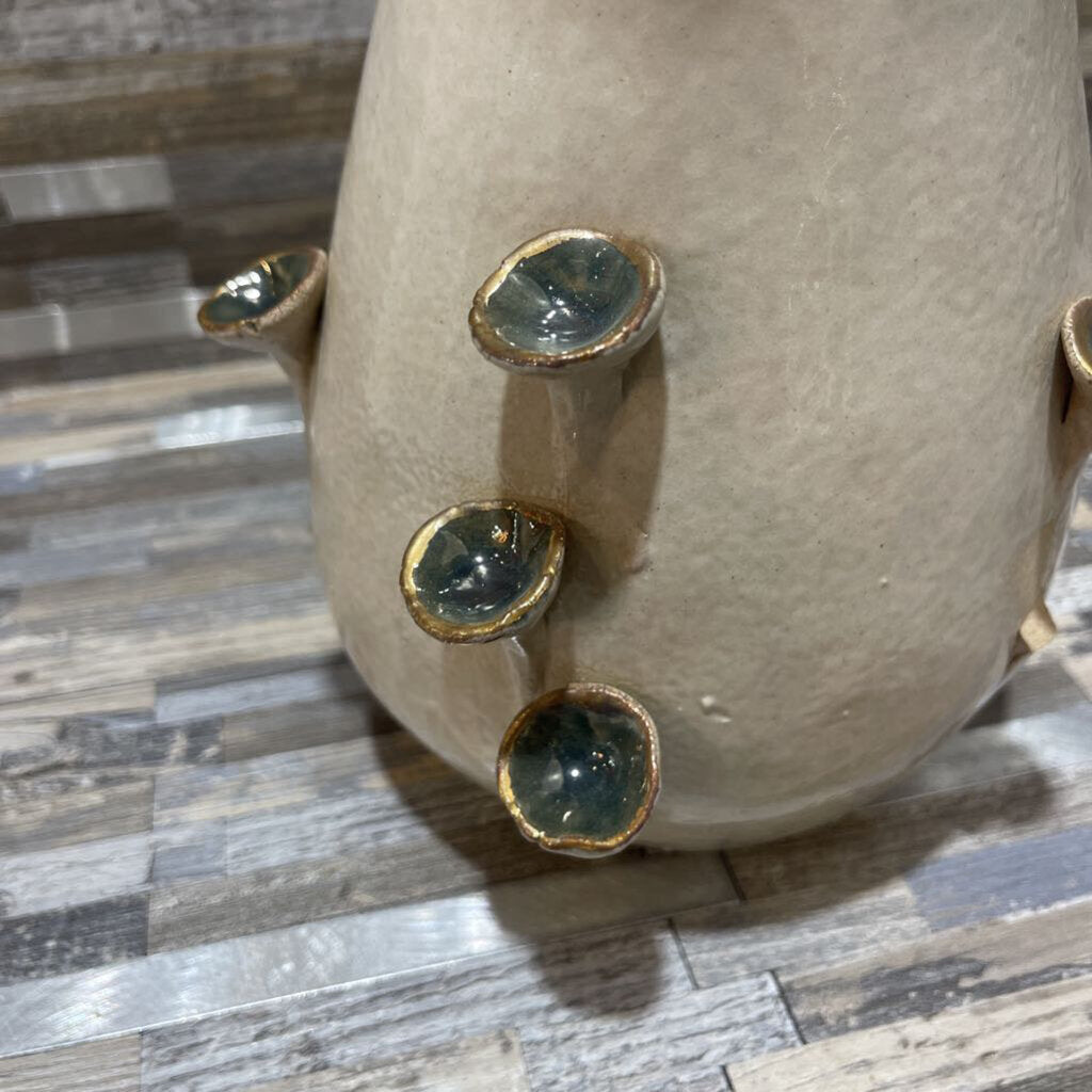Handmade Ceramic Vase with Adorable Mushroom Decor - 6