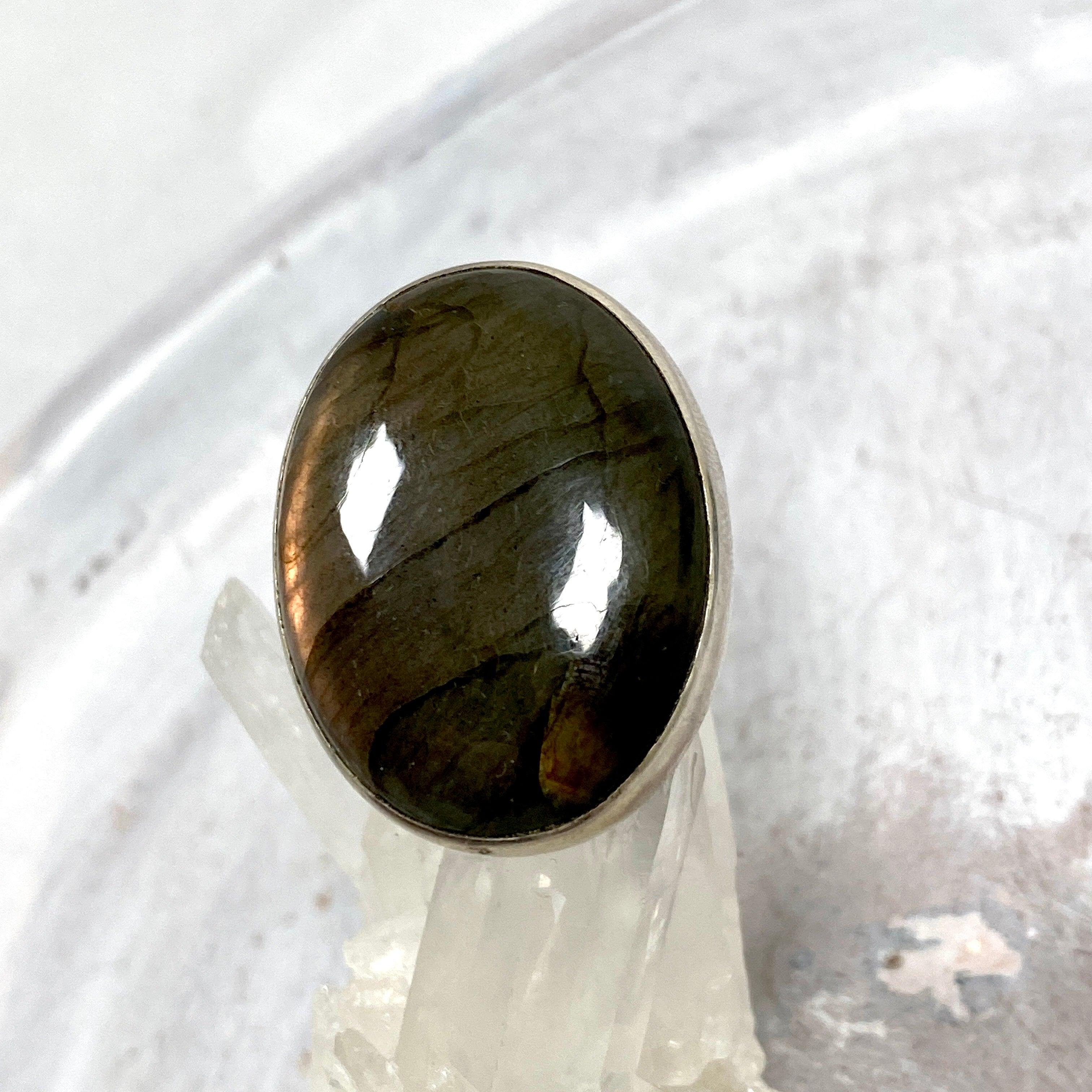 10K Gold Purple Labradorite Oval Ring for Women - Elegant Gemstone Jewelry for Everyday Wear & Special Occasions | KRGJ1001