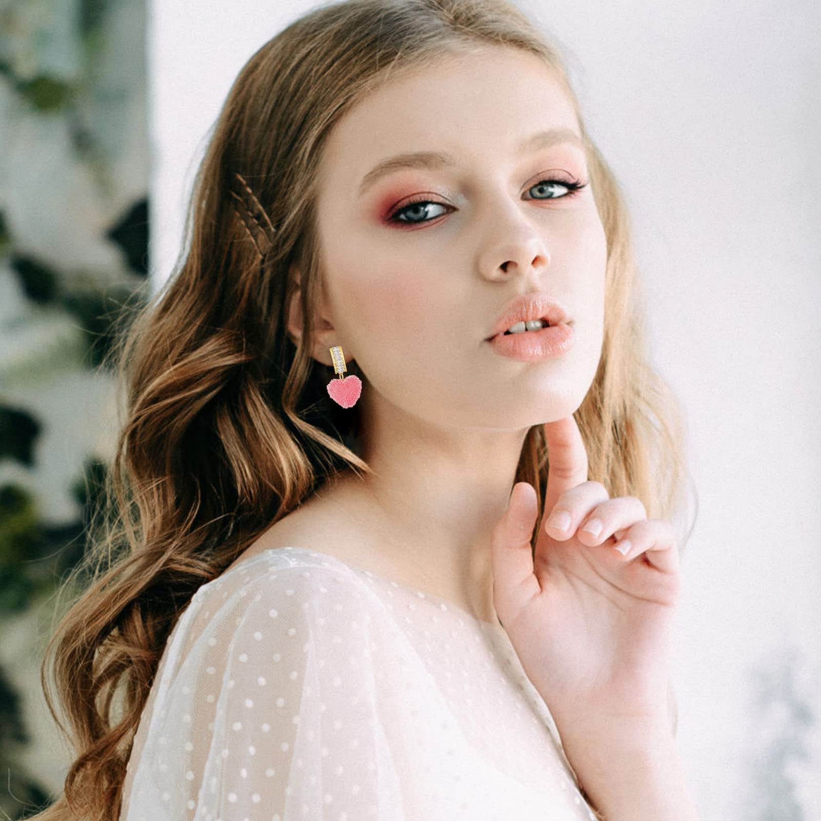 Valentine's Day Heart Earrings for Women - Red Rhinestone Dangling Love Earrings, Romantic Gift for Her, Perfect for Date Night & Special Occasions