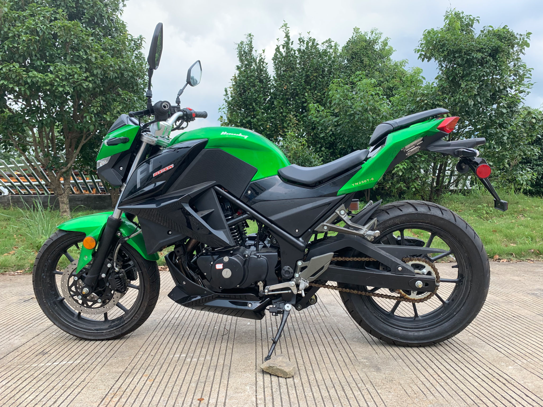 2019 Venom GTO 250cc Fuel Injected 5-Speed Motorcycle - Perfect for Commuting & Adventure Riding