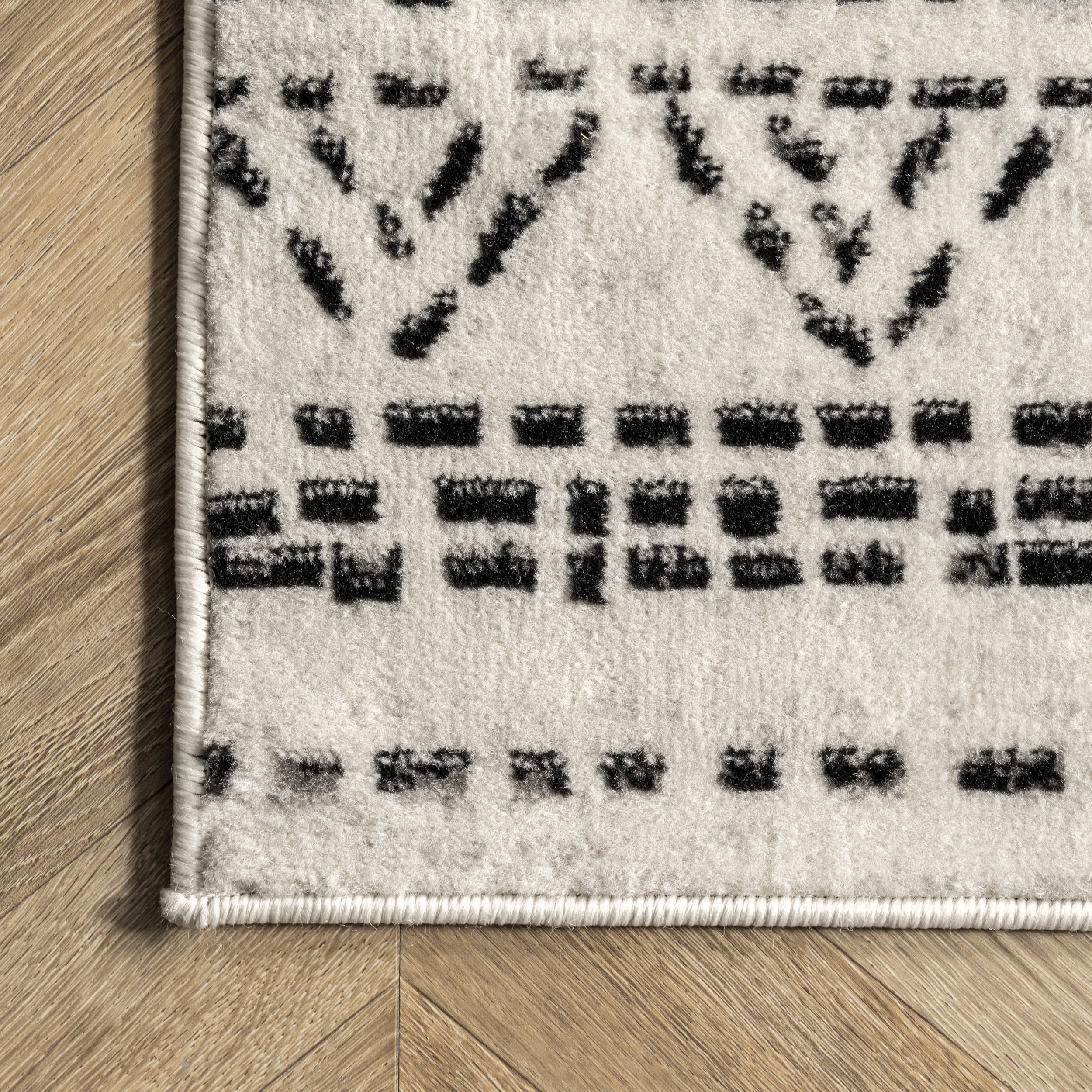 Elegant Beige Dashing Diamonds Area Rug - Soft & Durable Home Decor for Living Room, Bedroom, or Office