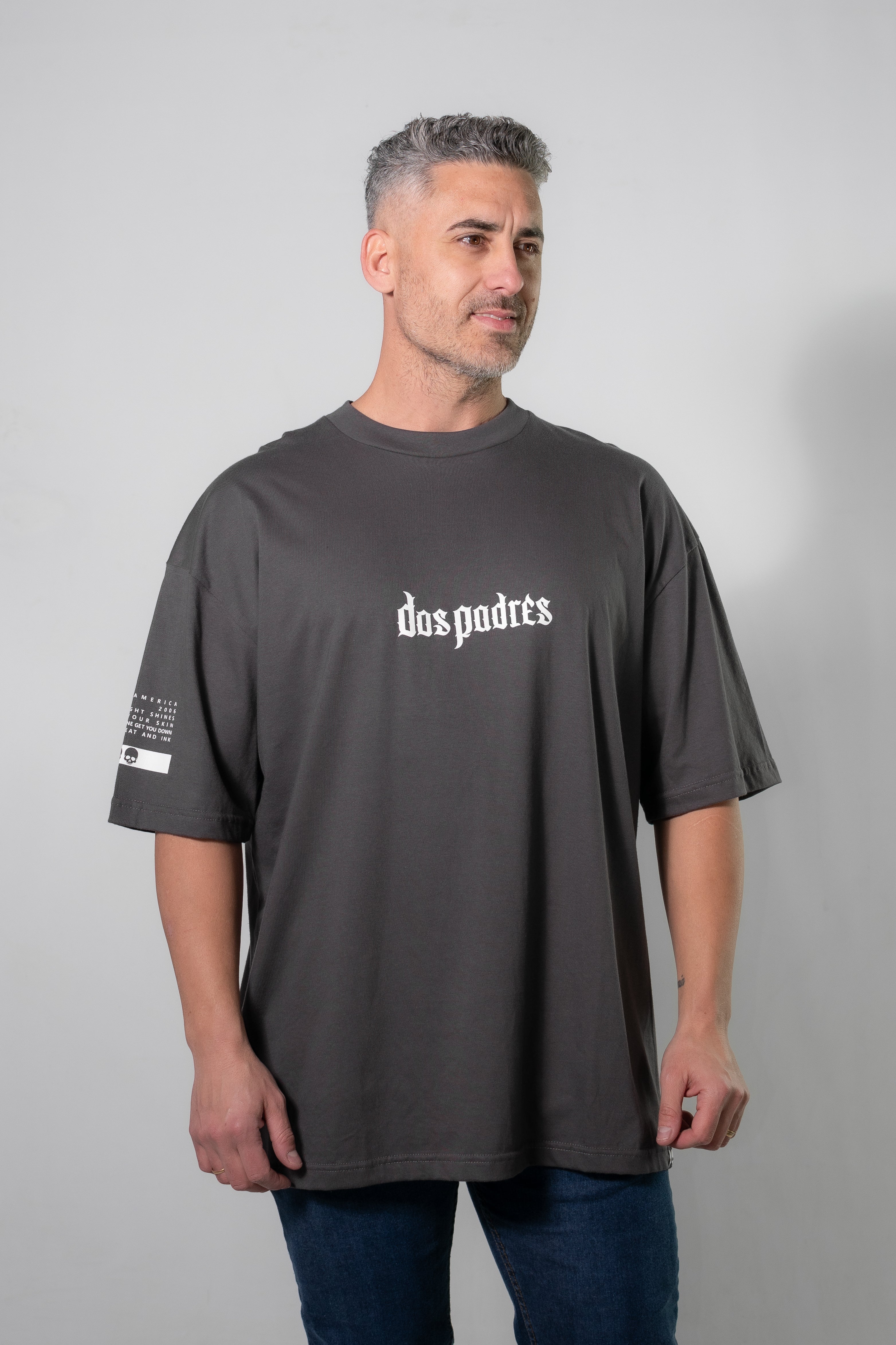 Remera Dos Padres Oversized Gray T-Shirt - Comfortable Loose Fit for Men & Women - Perfect for Casual Wear, Street Style & Everyday Outfits