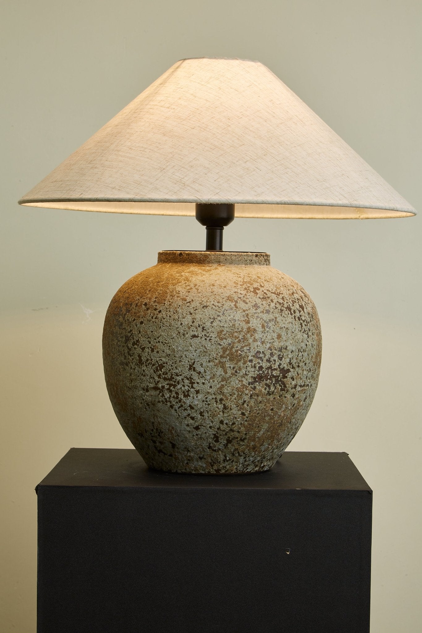 Modern Terra Vessel Table Lamp - Handcrafted Ceramic Bedside Light with Natural Texture for Living Room, Bedroom & Office Decor - Perfect for Cozy Nights & Relaxing Ambience