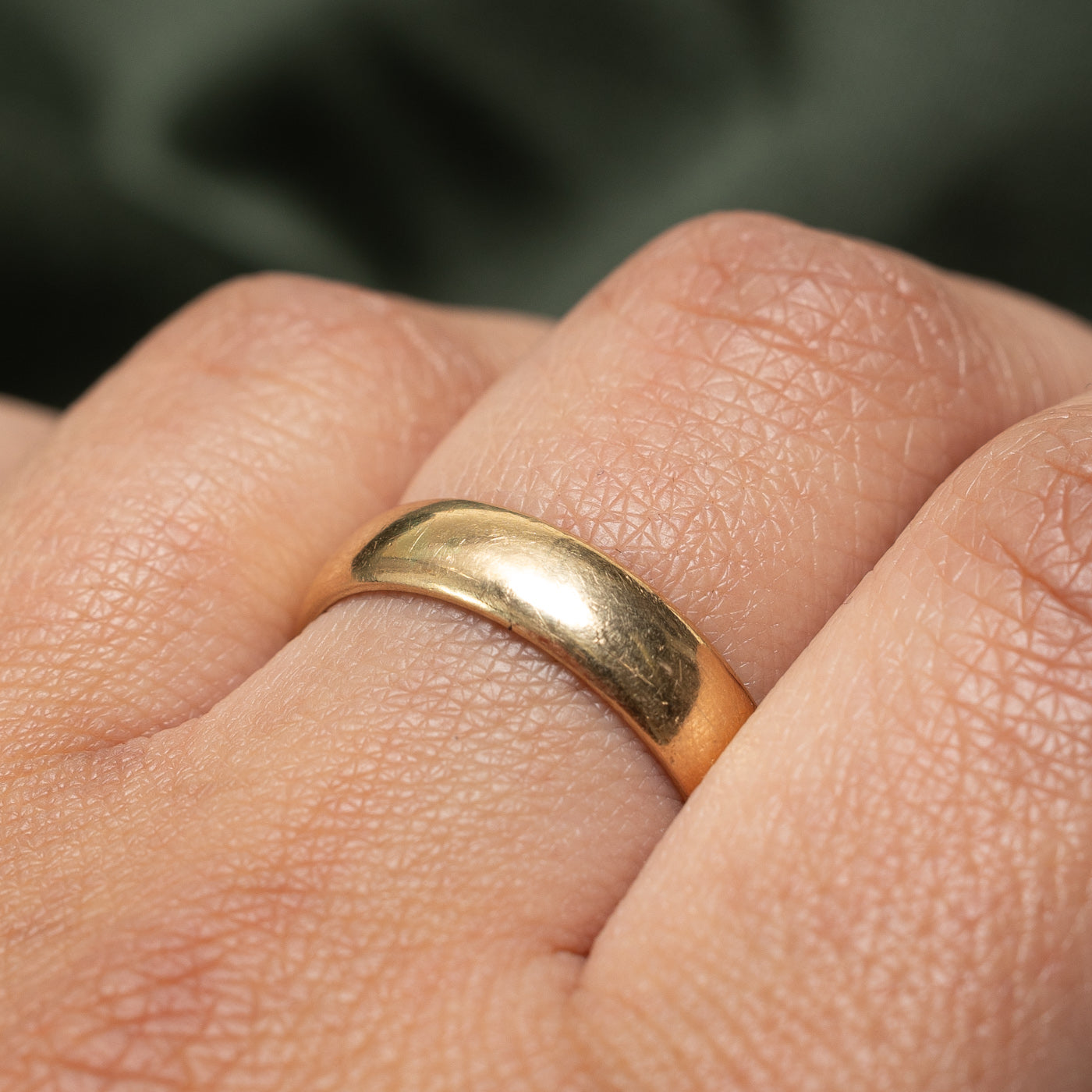 18K Yellow Gold Plain Wedding Band Ring for Women & Men | 5.2mm Width | Size 9.25 | Classic Minimalist Jewelry for Anniversary, Engagement & Everyday Wear
