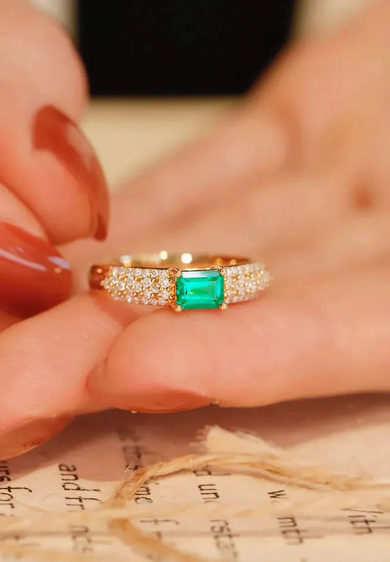 18K Yellow Gold Emerald and Diamond Vintage Ring for Women - Luxury Palace Style Party Jewelry, Perfect for Weddings, Anniversaries & Special Occasions