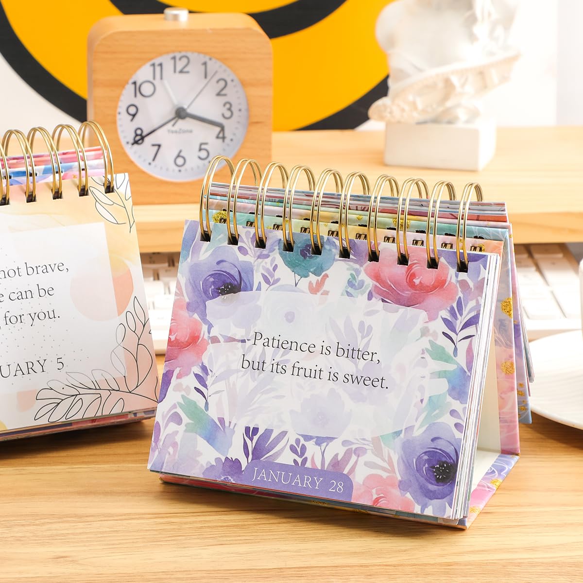 2025 Daily Desk Calendar with Inspirational Quotes | Standing Flip Perpetual Calendar for Office, School & Home | Motivational Desk Decor & Gift Idea | Perfect for Daily Planning & Positive Affirmations
