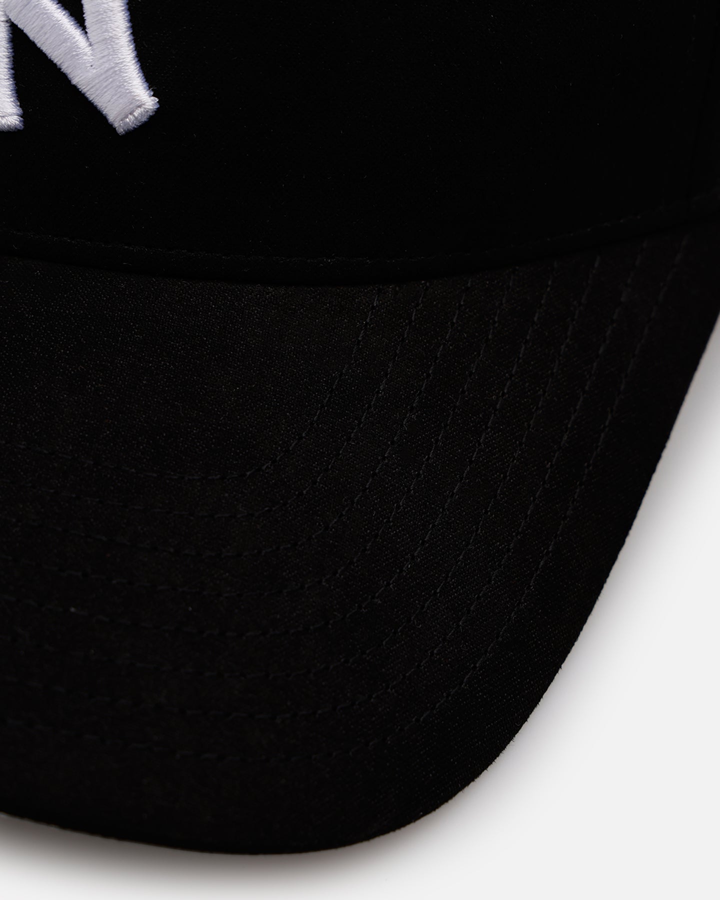 New York Yankees 'Ultrasuede' 47 MVP Strapback Hat - Black/White Adjustable Baseball Cap for Men & Women - Perfect for Games, Fan Gear & Streetwear Fashion