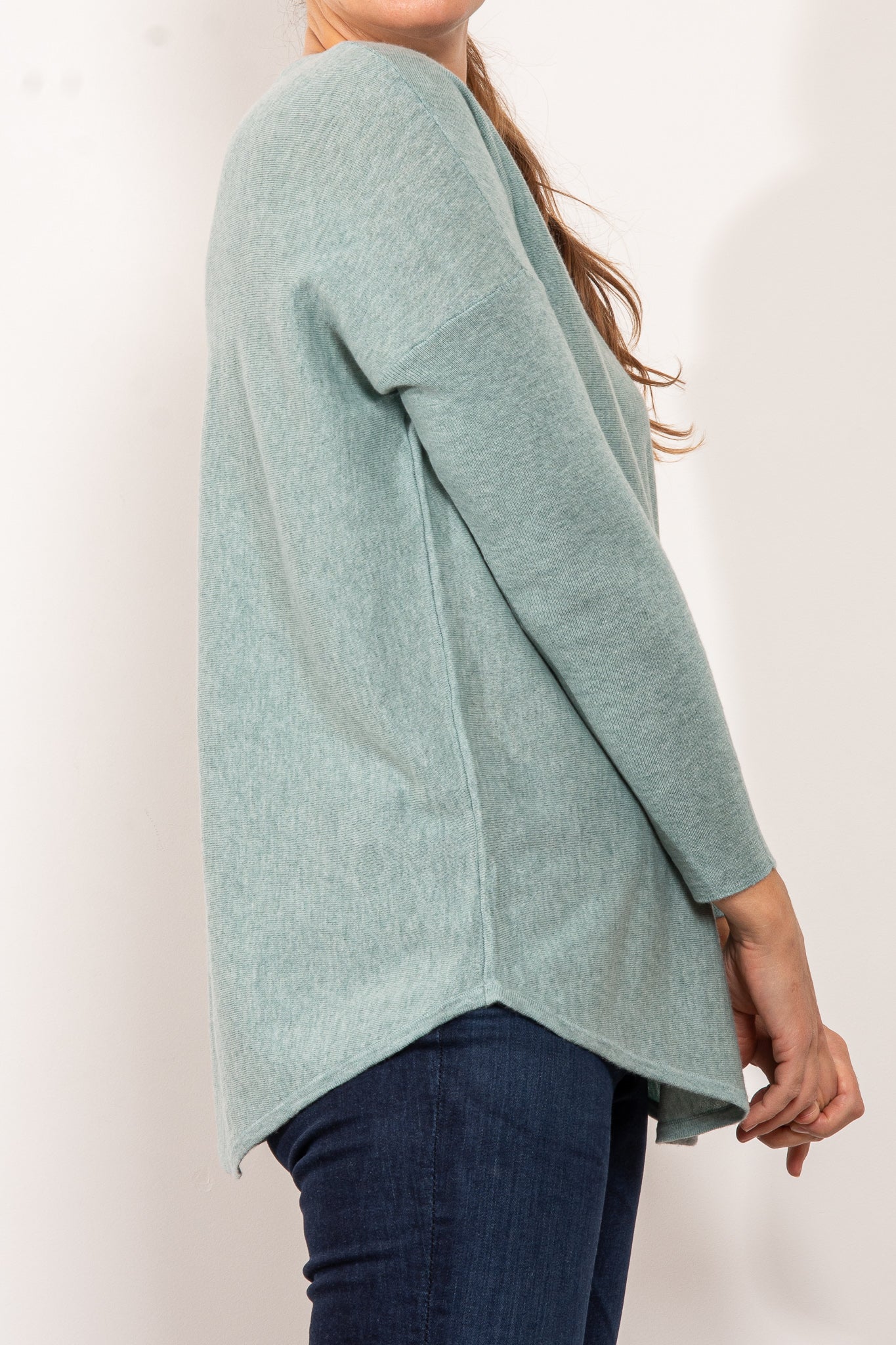 Bridge & Lord Women's Curved Hem V-Neck Jumper Sweater - Soft Knit Pullover for Casual Wear & Office Outfits