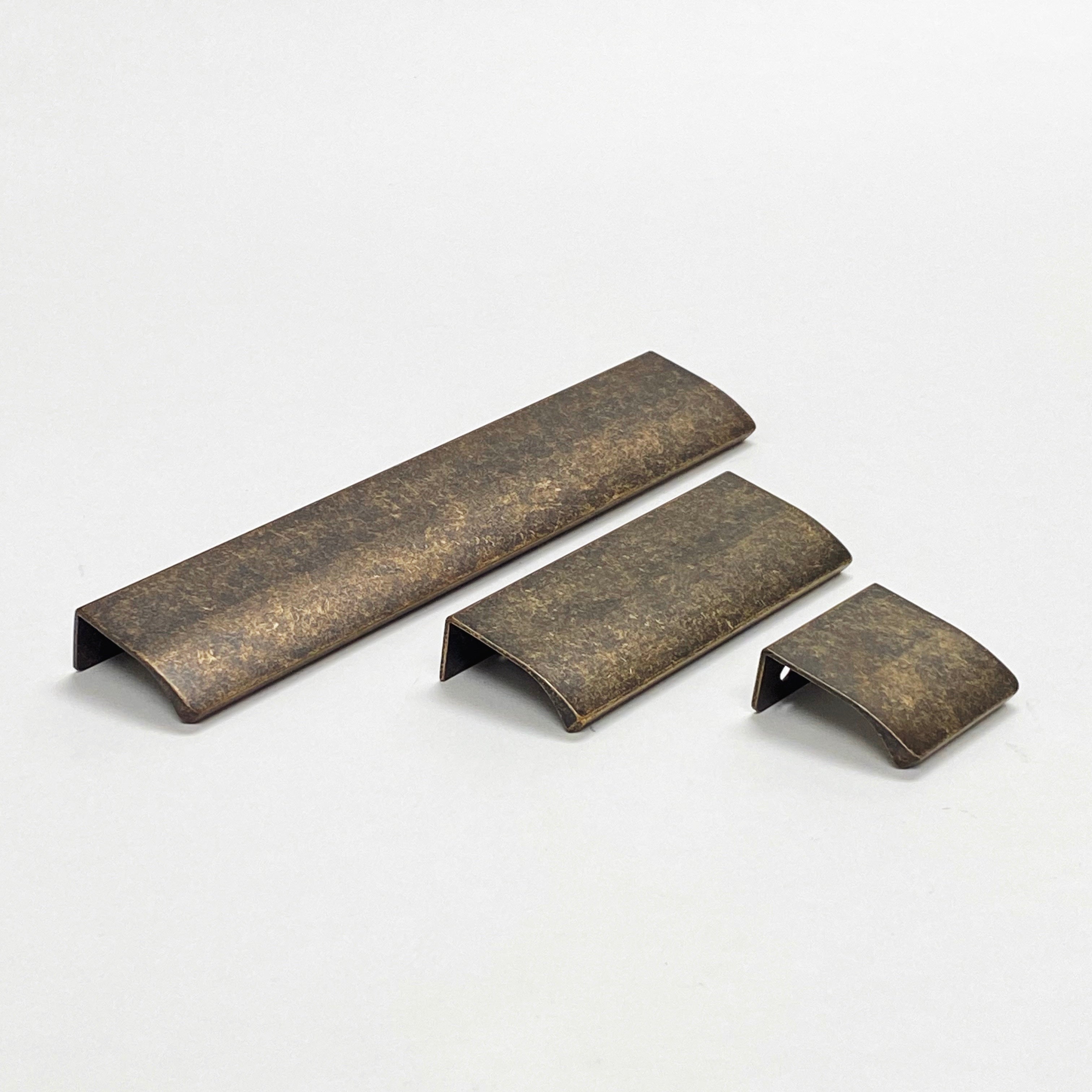 Antique Brass Edge Finger Drawer Pulls - Vintage Cabinet Handles for Kitchen, Bathroom & Furniture (Set of 10) - Perfect for Home Renovation & DIY Projects