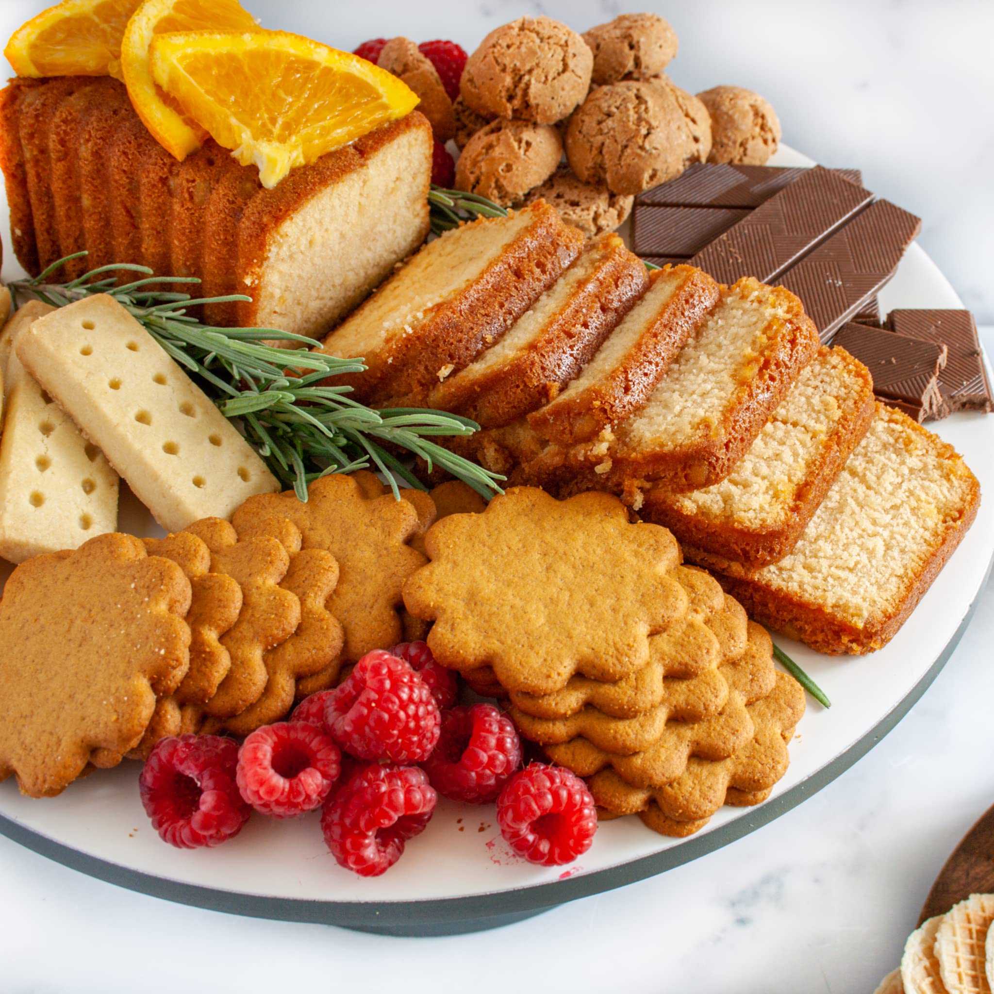 Premium International Gourmet Gift Box - Artisan Delicacies from England, Spain, Switzerland, USA, France, Italy, Greece & New Zealand | Perfect for Corporate Gifts, Holiday Presents & Luxury Food Baskets