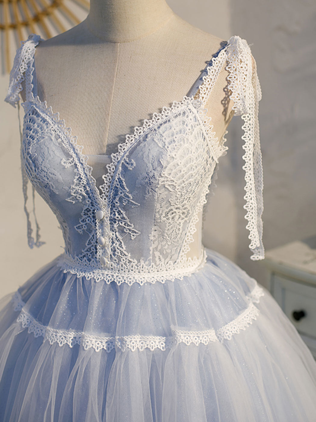 Elegant A-Line V-Neck Lace Blue Short Prom Dress & Puffy Homecoming Dress for Teens - Perfect for School Dances, Parties and Special Occasions