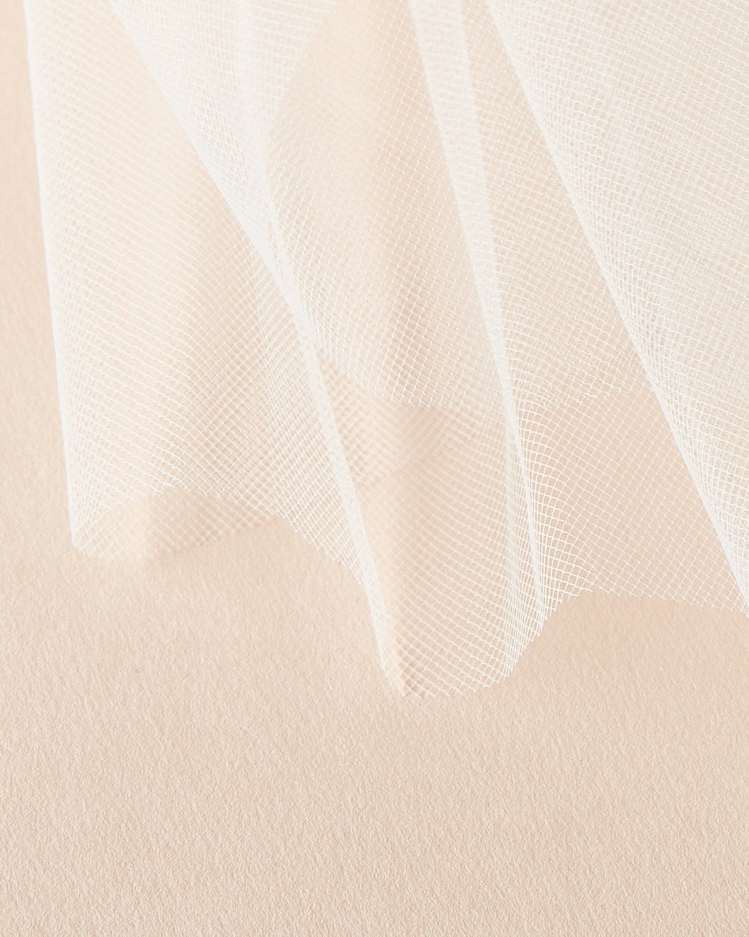 Elegant Sheer Wedding Veil - Lightweight Bridal Accessory for Church Ceremony & Outdoor Weddings