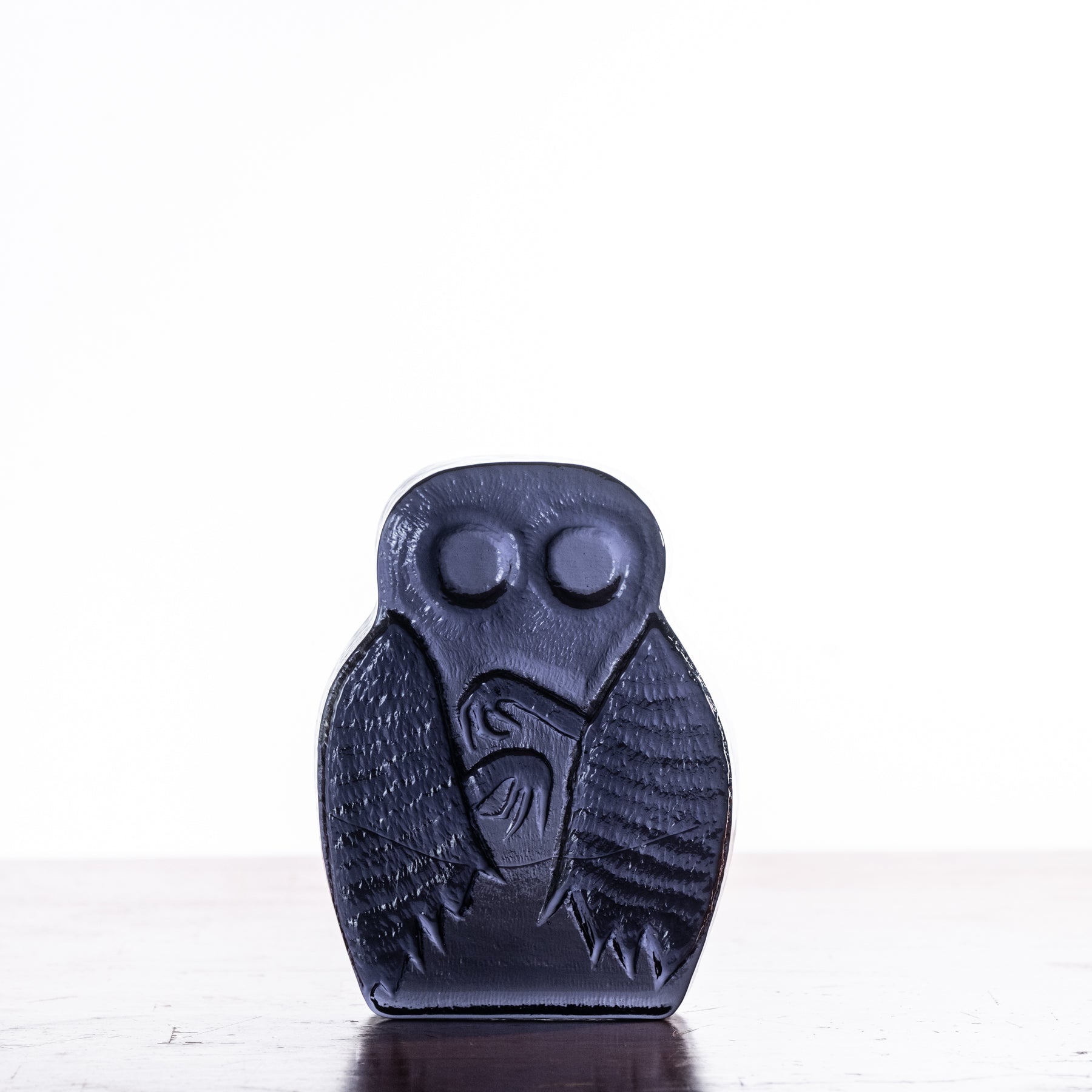 2423 Mothman Bookend - Heliotrope Gothic Decor | Unique Bookshelf Organizer for Horror & Mystery Book Collections | Perfect for Home Library & Office Decor