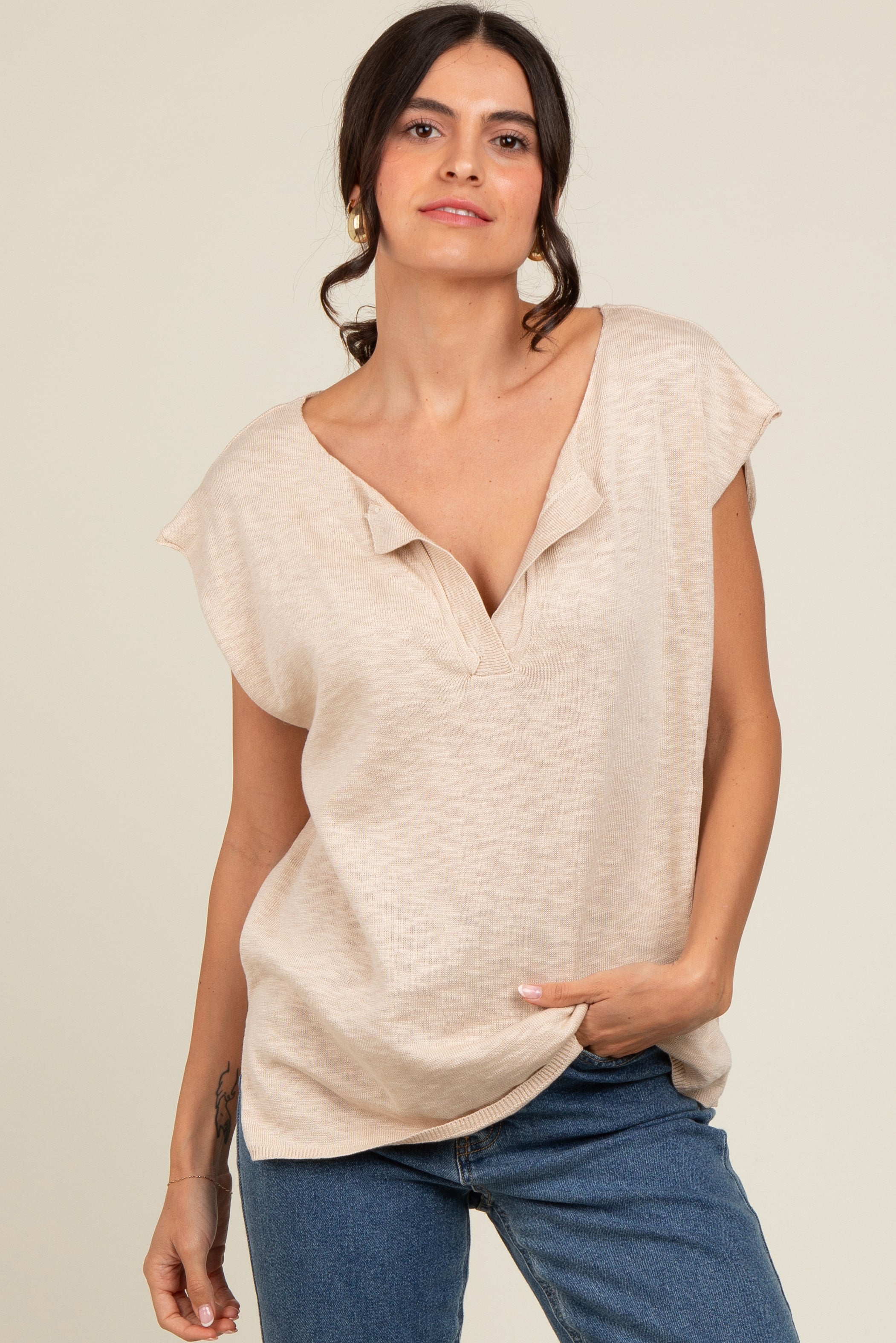 Beige Two Tone Split V Neck Dolman Short Sleeve Maternity Top for Pregnancy - Comfortable Stretchy Nursing Shirt for Moms, Perfect for Casual Wear, Maternity Photos & Breastfeeding