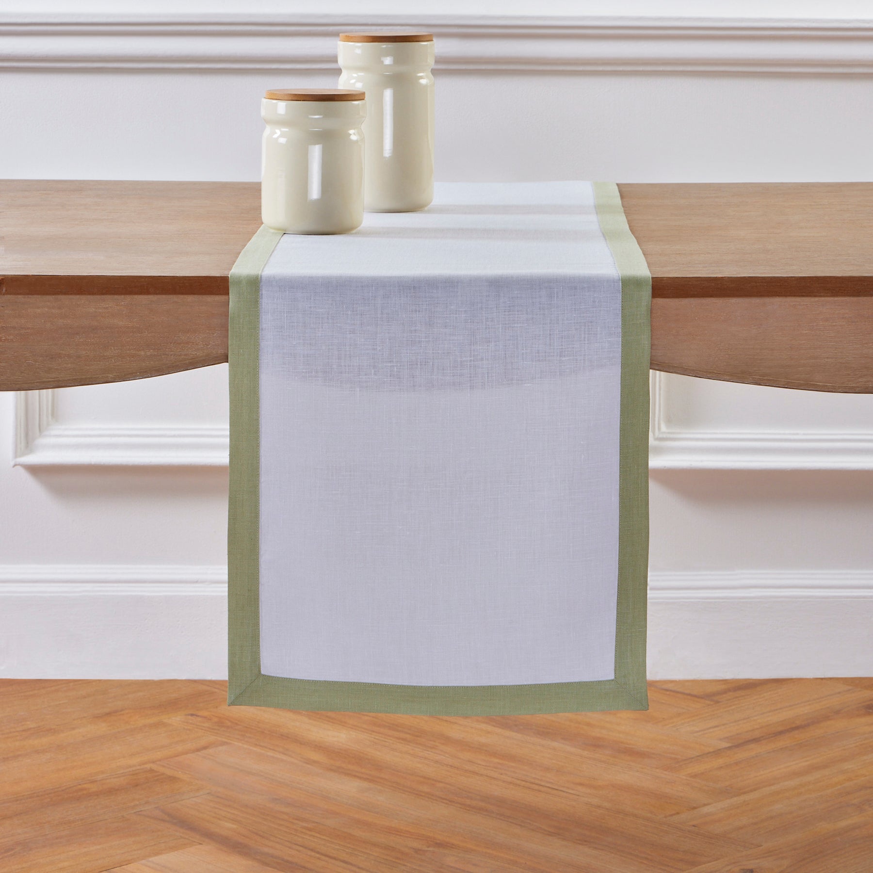 Elegant Classic Table Runner for Dining Room Decor - Perfect for Weddings, Holidays & Home Decor