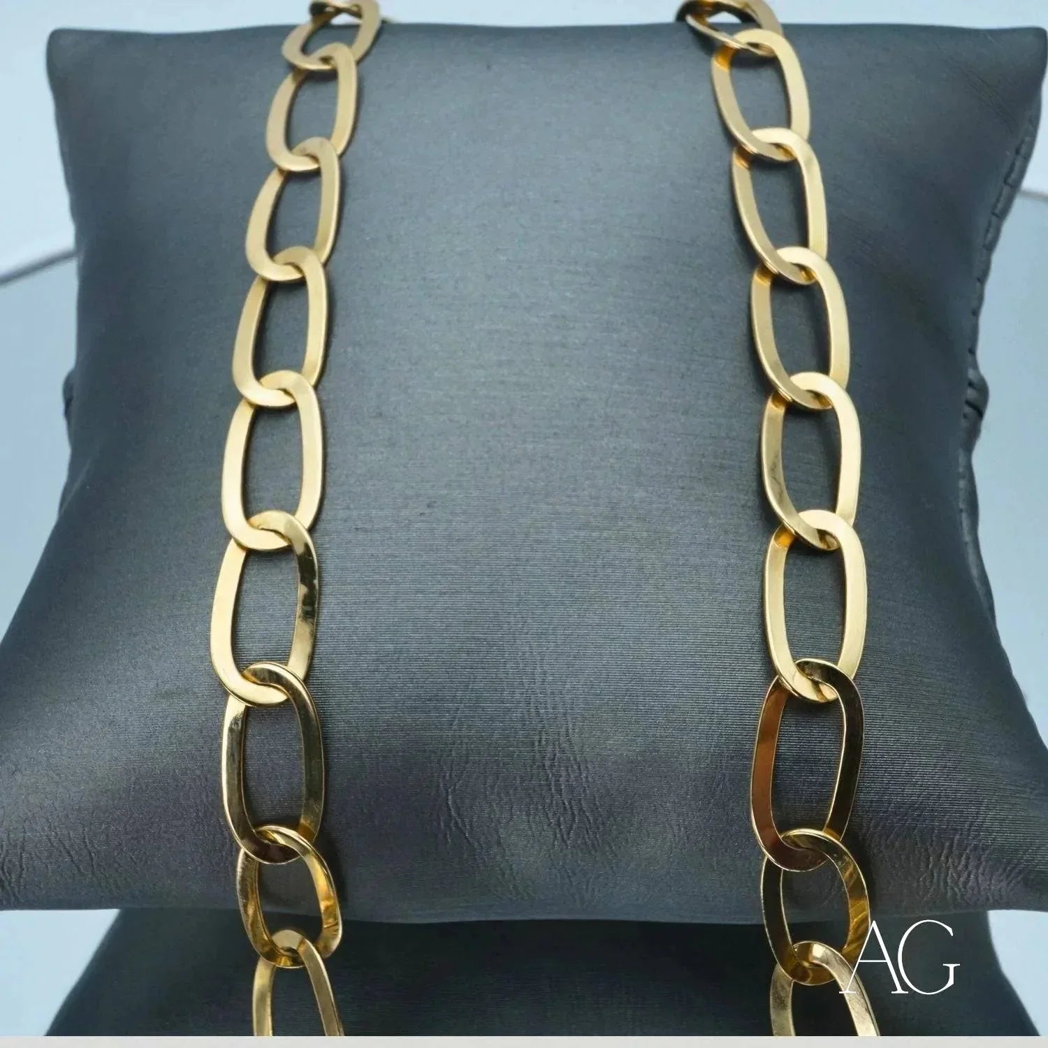18K Gold Chain for Women - Exquisite Art Gold Necklace for Elegant Jewelry & Gift Giving - Perfect for Weddings, Parties & Special Occasions