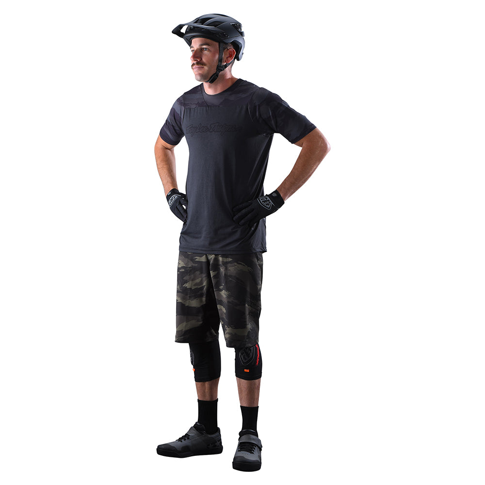 Skyline SS Jersey Signature Camo Heather Black/Black - Men's Camouflage T-Shirt for Outdoor Adventures & Casual Wear