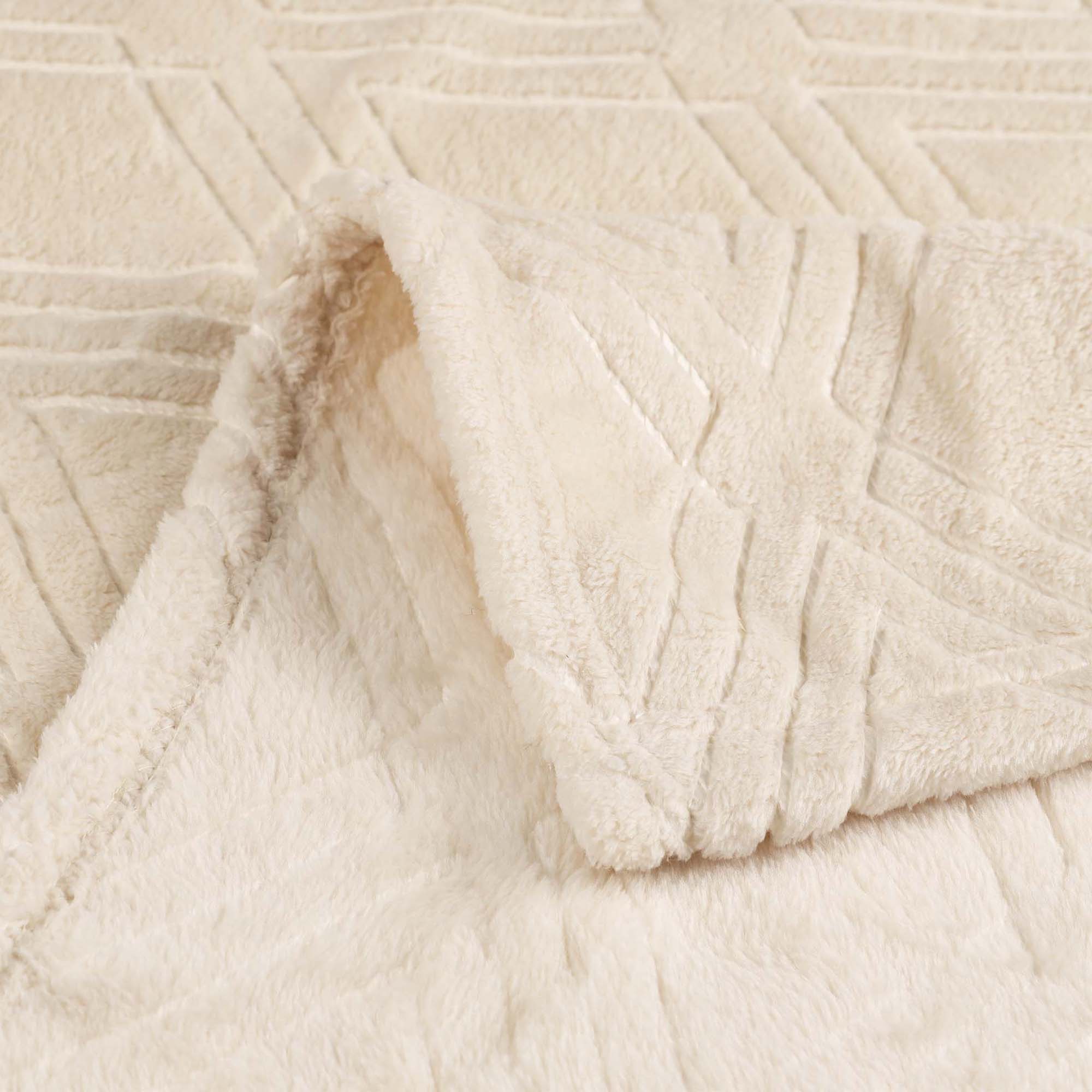 Premium Alaska Diamond Plush Fleece Blanket - Ultra Soft & Cozy Throw for Bed, Sofa, and Travel - Warm Winter Blanket for Home, Office, and Camping