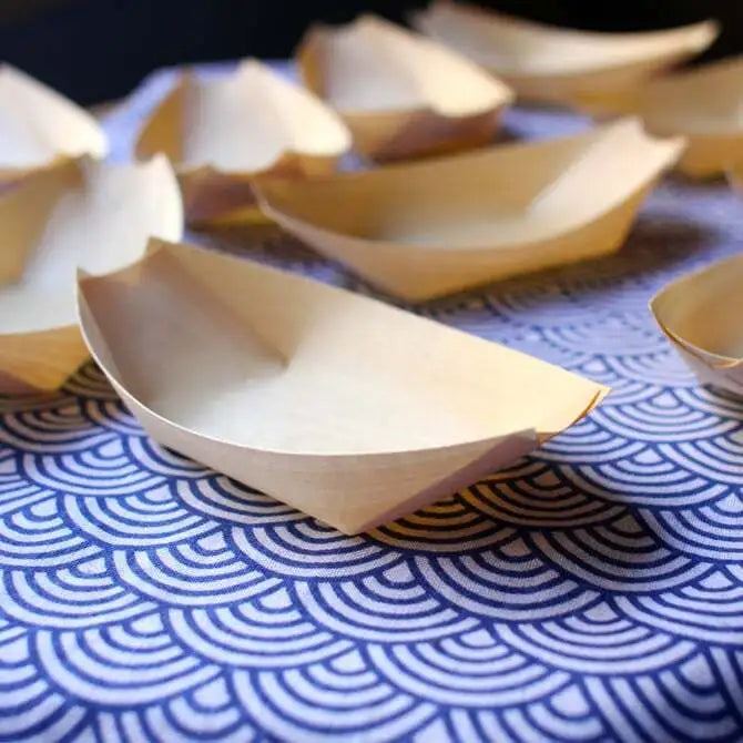 Mini Poplar Wood Boats - 2 5/8 x 2 x 1 Inch (50 Pack) - Natural Wooden Toy Boats for DIY Crafts, Kids Play, Bath Time & Home Decor