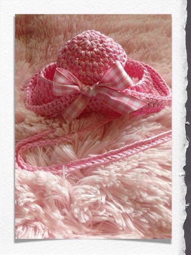 Stylish Pink Gingham Knit Bonnet Hat for Women | Fashionable Winter Accessory for Outdoor Activities & Photoshoots