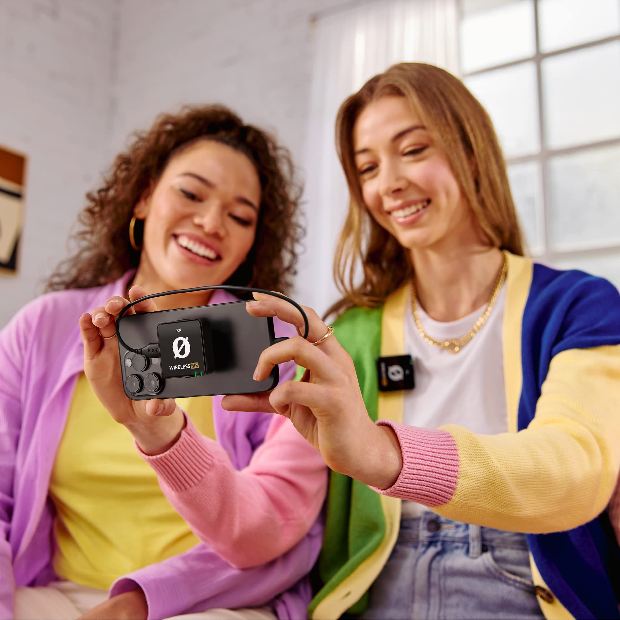 RØDE Wireless ME Ultra-Compact Wireless Microphone System with Built-in Mics & Lavalier GO Wearable Mic - White | Perfect for Vlogging, YouTube, Interviews & Live Streaming