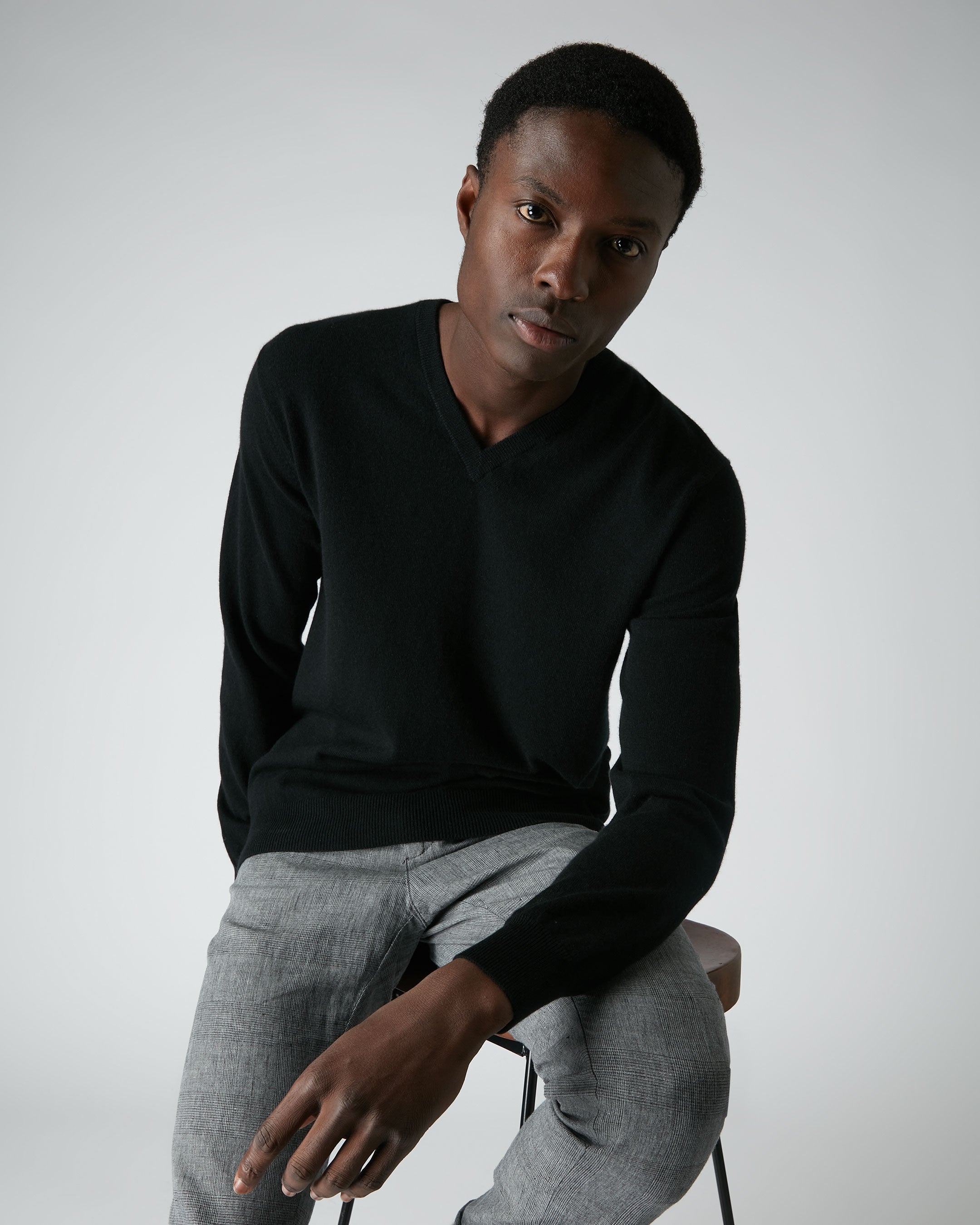 Premium Men's Burlington V-Neck Cashmere Sweater - Soft & Warm Black Knit Pullover for Winter & Casual Wear