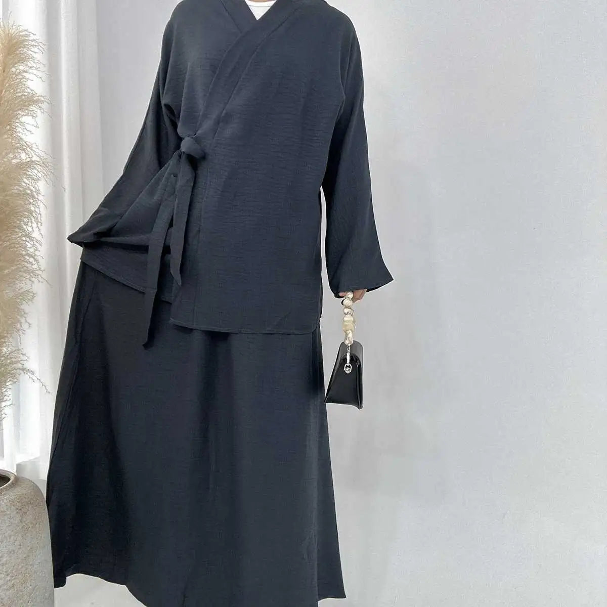 Elegant Muslim Women's Wrinkle-Free 2-Piece Skirt Suit Set with Modest Top & Flowy Skirt - Perfect for Prayer, Work & Special Occasions
