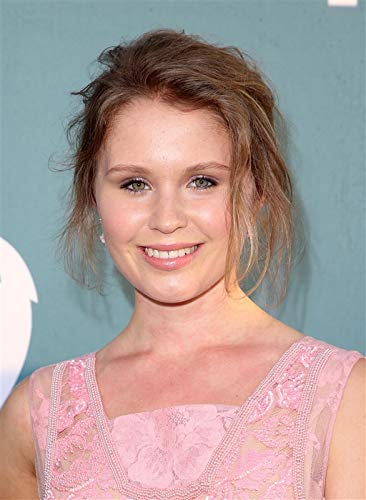 Eliza Scanlen Celebrity Print Poster - 18x24 Inch High Quality Wall Art for Bedroom, Living Room & Office Decor