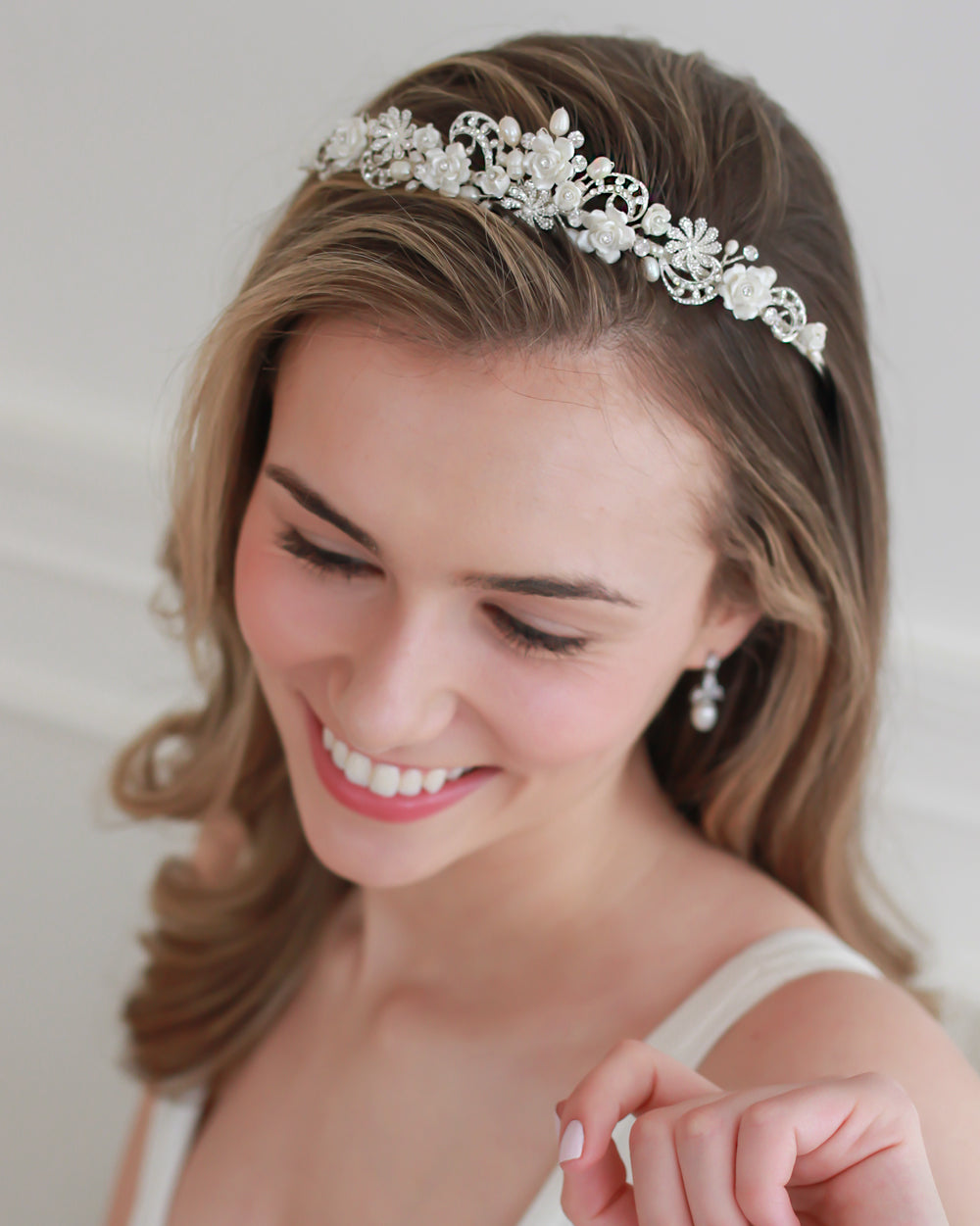 Elegant Rose & Pearl Flower Tiara Headband - Vintage Bridal Hair Accessories for Weddings, Prom, Parties & Special Occasions
