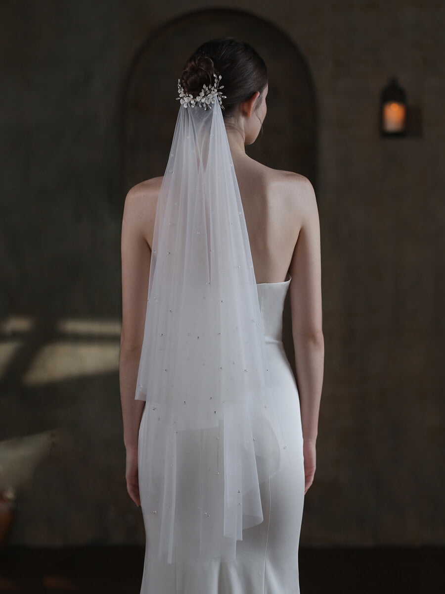 Elegant Pearl Embellished Tulle Wedding Veil with Bridal Headpiece - Perfect for Bridal Showers, Ceremonies & Romantic Photo Shoots
