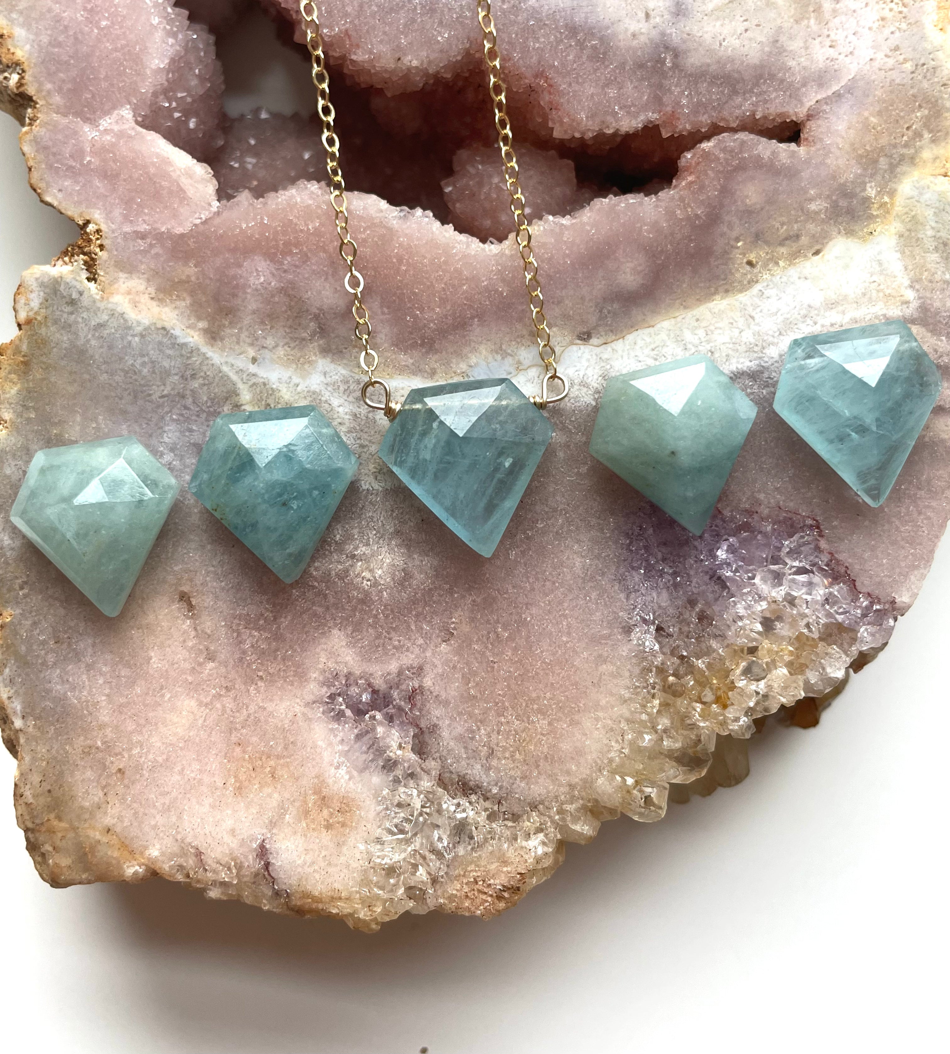 Natural Raw Aquamarine Pendant Necklace - March Birthstone Jewelry for Women, Birthday Gift, Healing Crystal, Boho Chic Style | Perfect for Everyday Wear, Special Occasions & Spiritual Healing