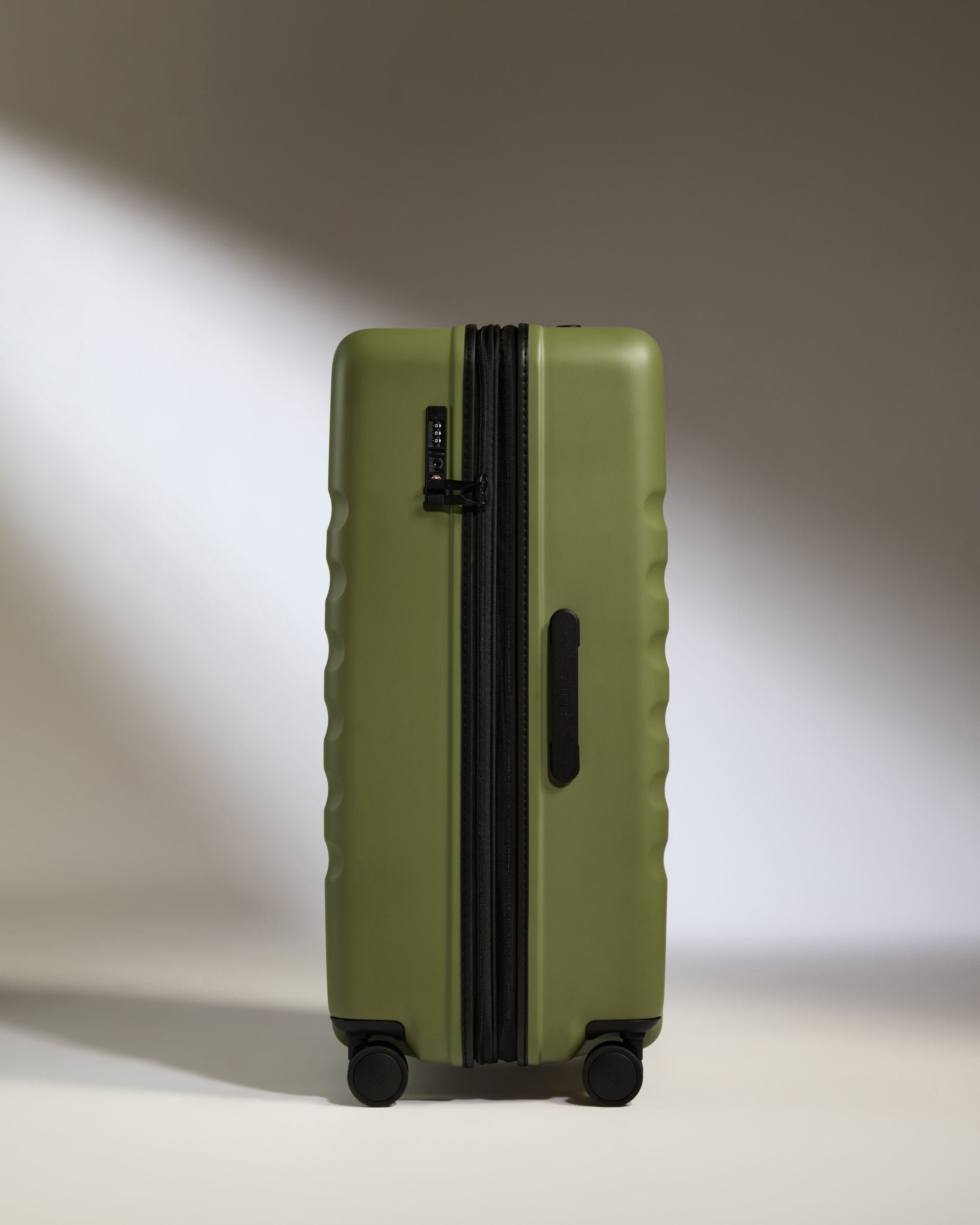 Large Fern Green Luggage with Icon Stripe - Perfect for Travel, Business Trips & Vacations