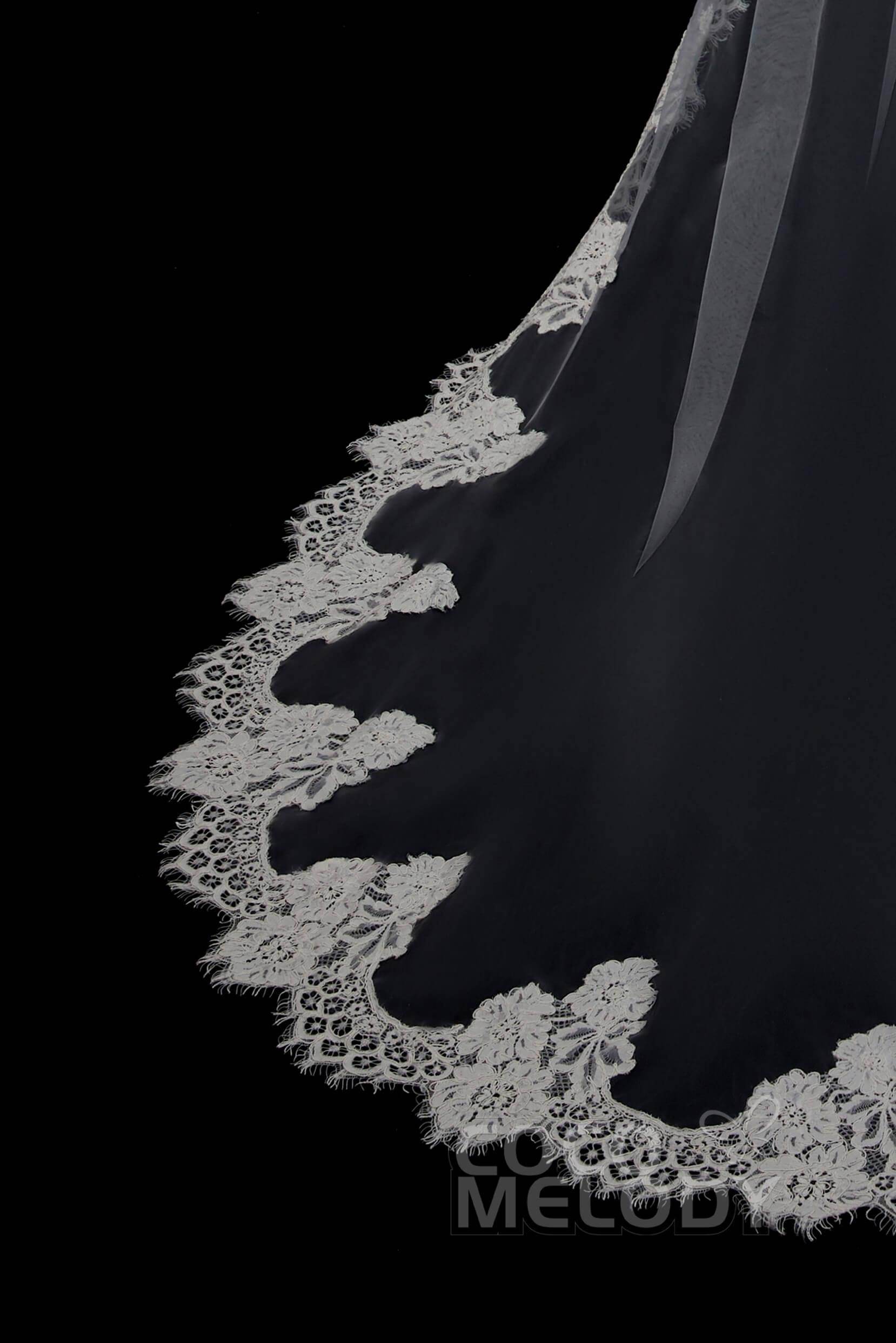 Elegant One-Tier Lace Edge Tulle Bridal Hip Veil with Floral Appliques - Perfect for Weddings, Prom & Special Occasions