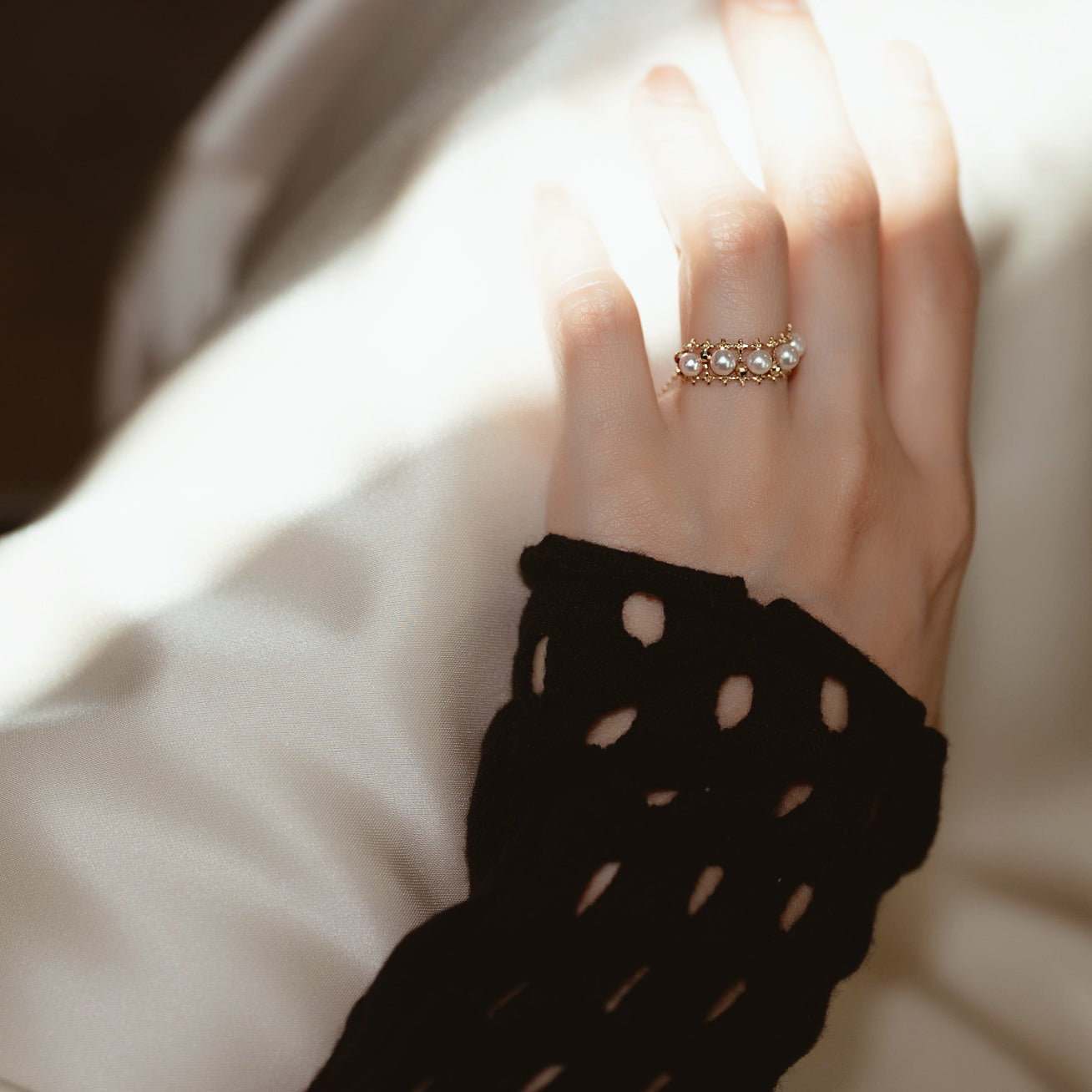 18K Solid Gold Freshwater Pearl Ring for Women - Elegant Pearl Jewelry Gift for Anniversary, Wedding, Birthday | KR00102 | Perfect for Special Occasions & Everyday Wear