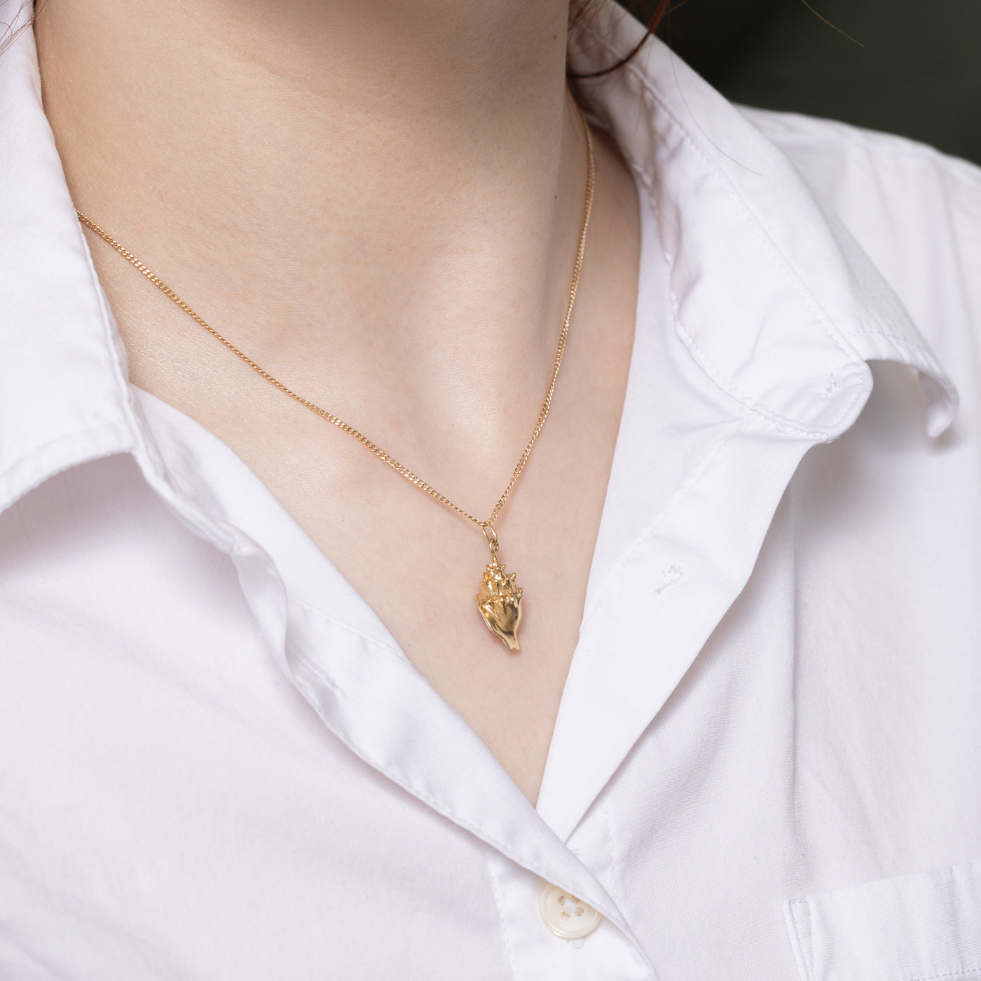 14K Yellow Gold Seashell Charm Pendant Necklace - Dainty Beach Jewelry for Women - Perfect for Summer Vacations, Beach Weddings & Boho Fashion