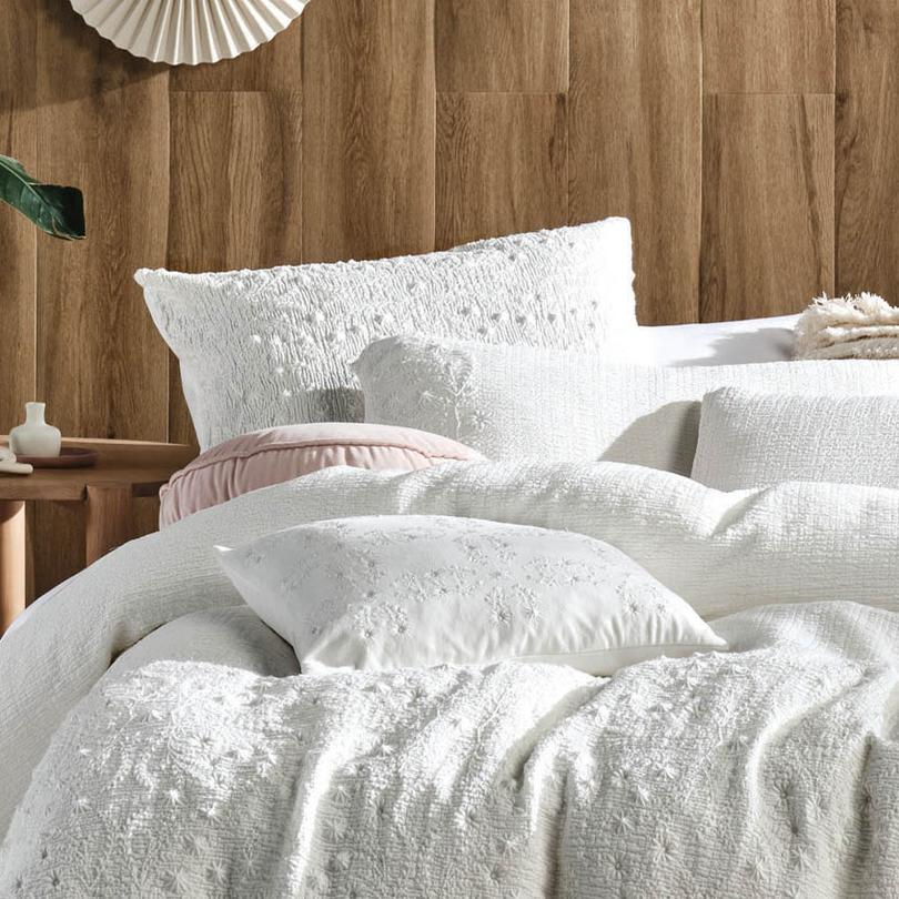Linen House Abigail White Quilt Cover Set - Premium Cotton Bedding Set for Queen Size Bed - Perfect for Master Bedroom, Guest Room & Cozy Home Decor