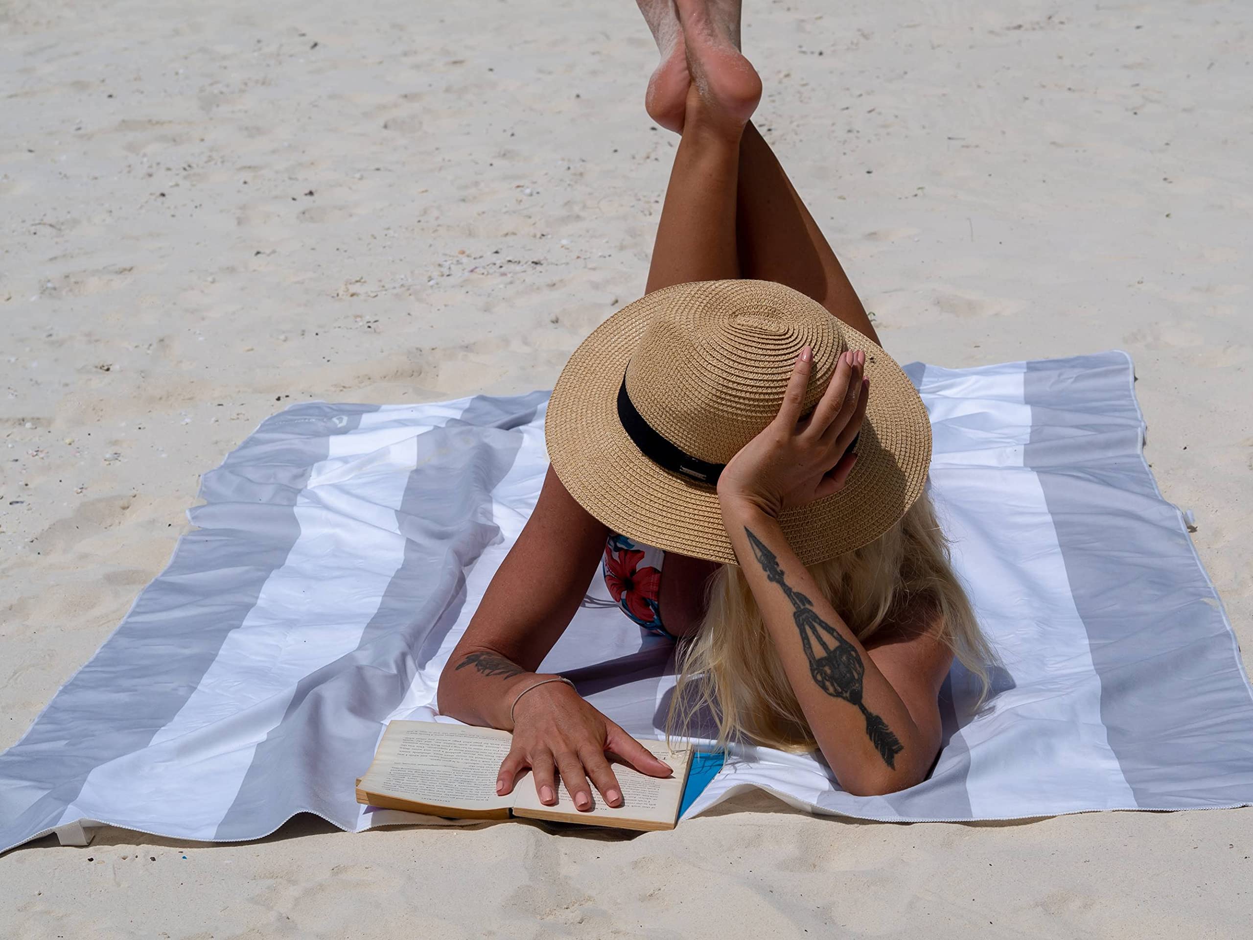 **Sand-Free Oversized Beach Towel 84