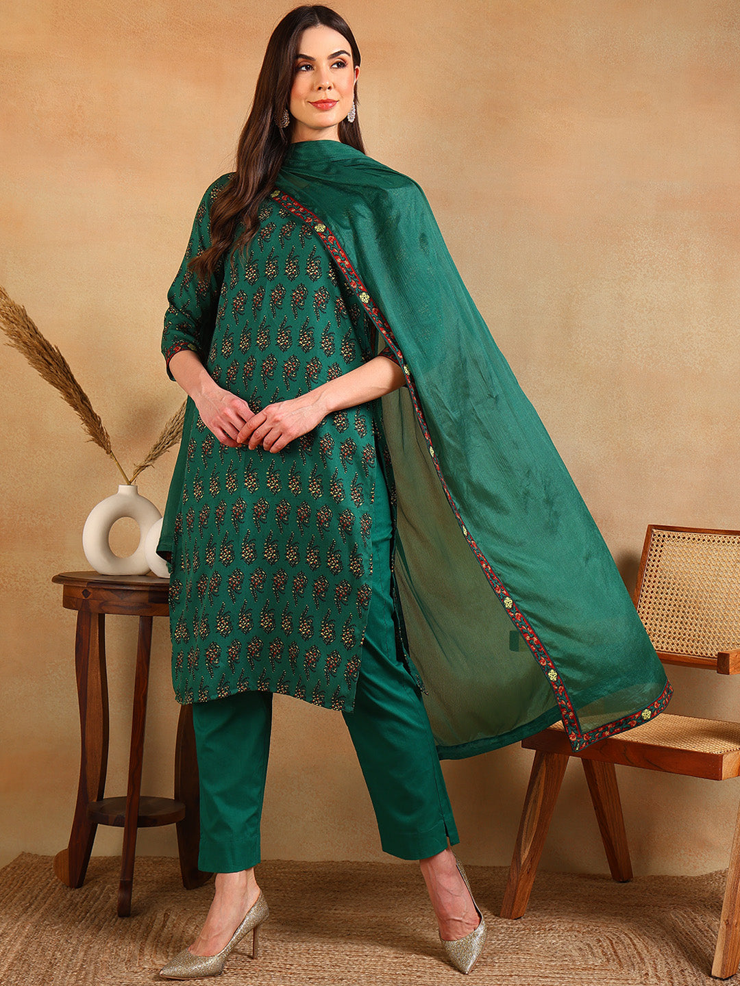 Stylish Green Viscose Rayon Floral Printed Straight Kurta Set for Women | Comfortable Ethnic Outfit for Festivals, Parties & Casual Wear