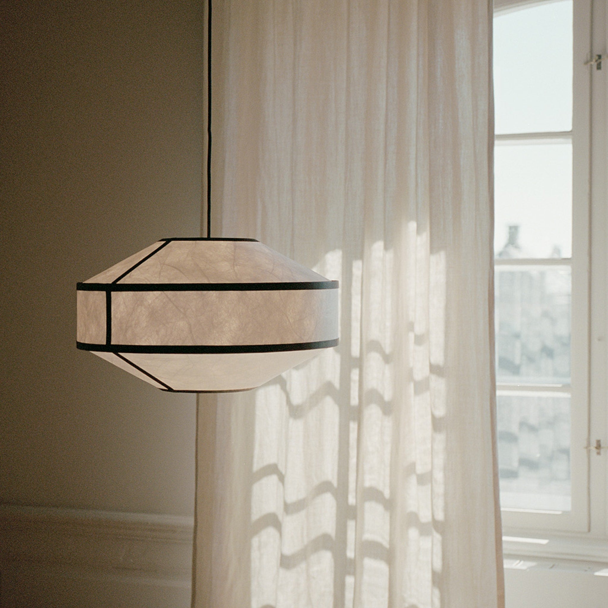 NEW WORKS Kite Pendant Light Fixture - 21.7 Inch (55cm) Modern White/Black Ceiling Lamp for Living Room, Bedroom & Dining Room Decor