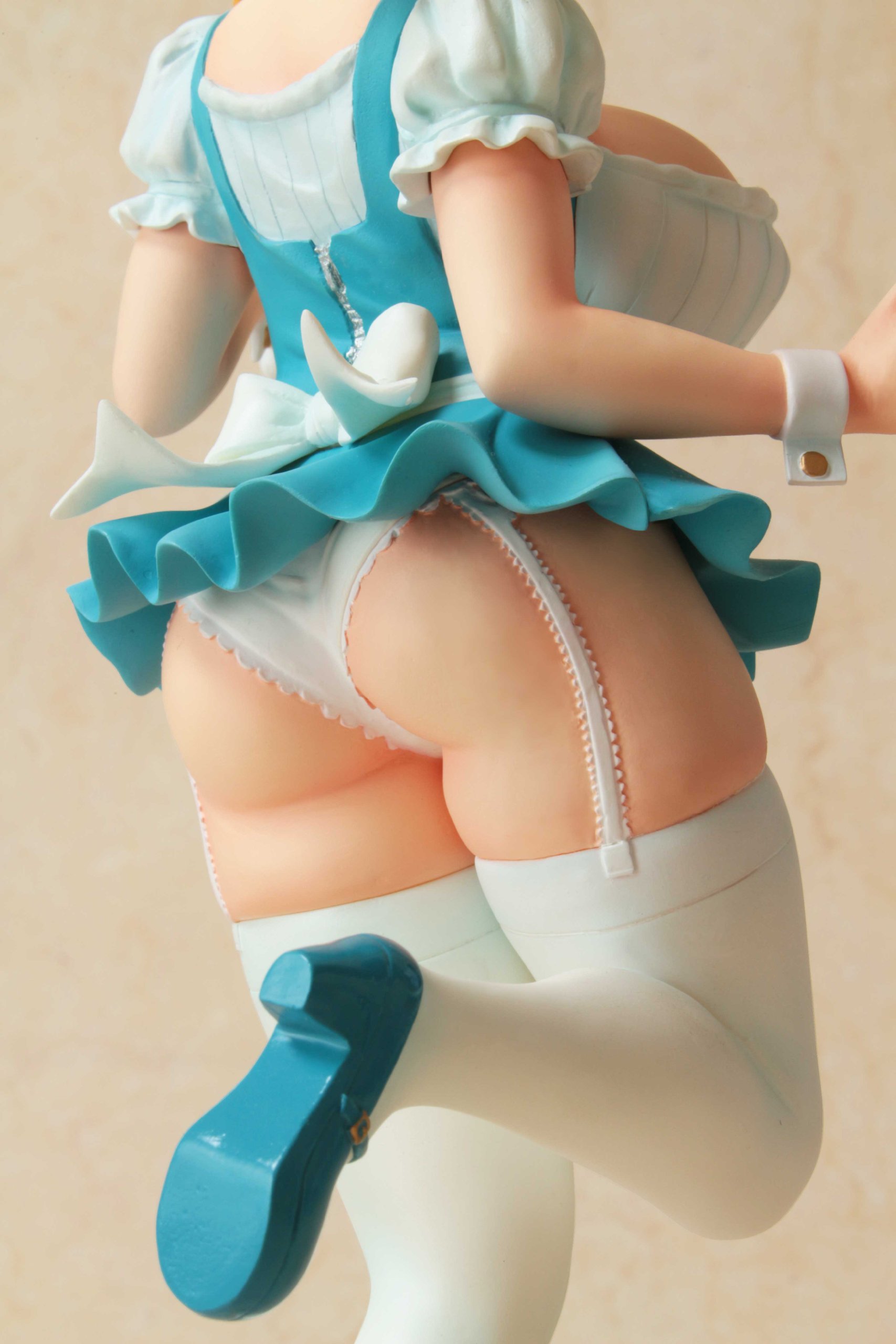 Aplus Nitro Super Sonic: Super Pochaco Beer Girl PVC Figure (1:6 Scale) - Anime Collectible for Display & Gaming Room Decor