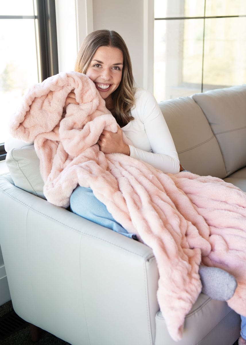 Soft & Cozy Peach Whip Fleece Blanket - Ultra Plush Throw for Couch, Bed & Travel - Warm & Lightweight for All Seasons - Perfect Gift for Women & Men