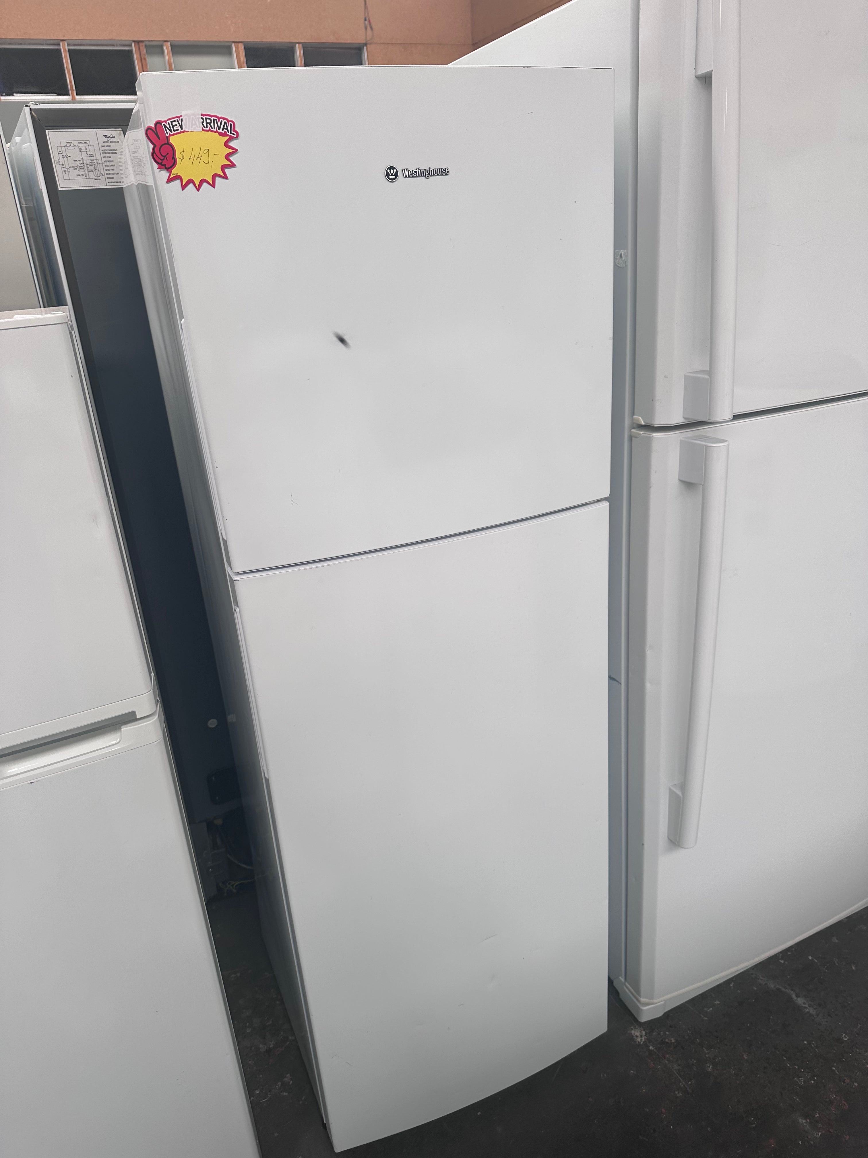 Westinghouse 280L Top Mount Refrigerator - Energy Efficient, Spacious Freezer & Fresh Food Storage - Perfect for Apartments, Small Kitchens & Office Break Rooms (Certified Refurbished)