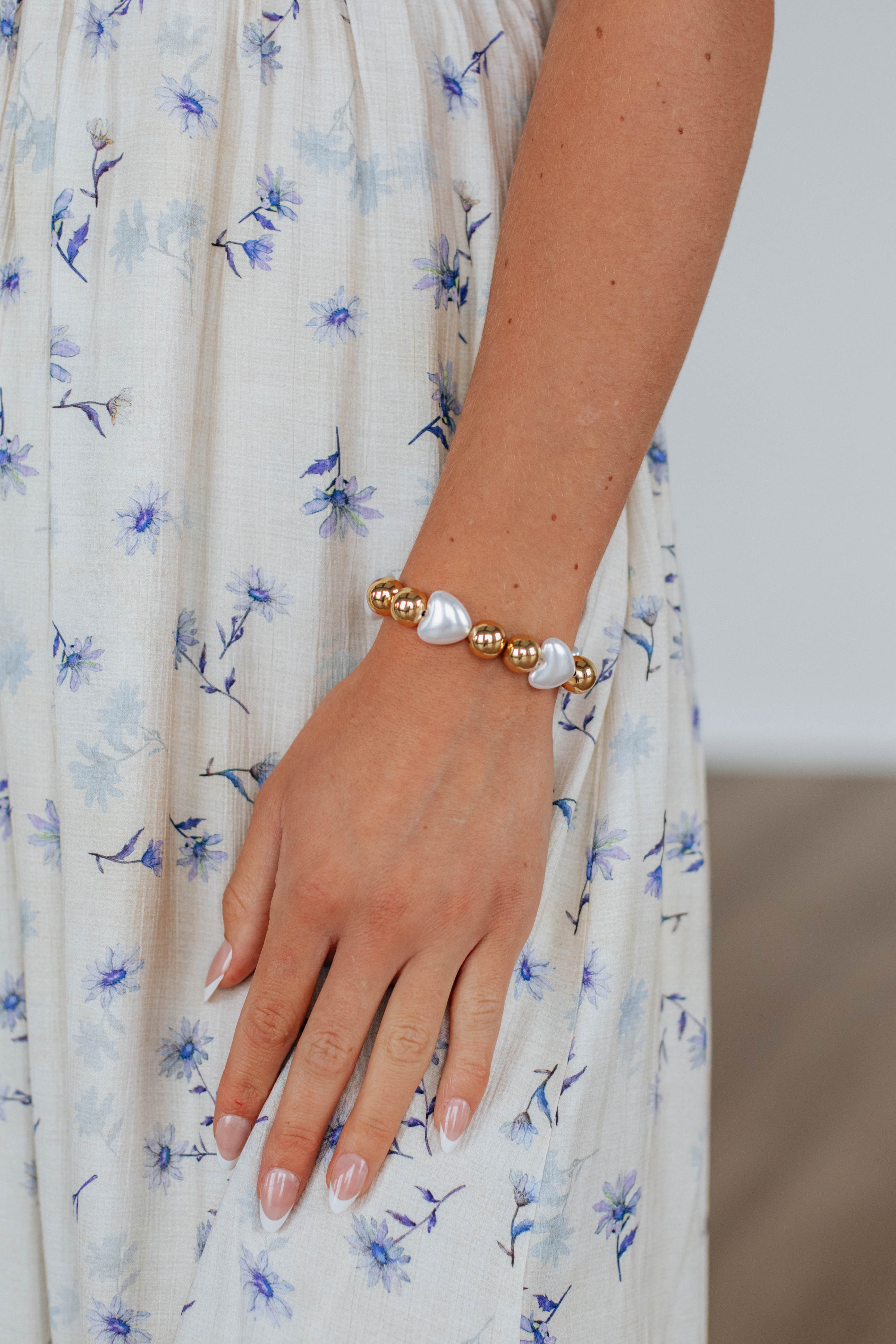 Fond Of You Bracelet - Elegant Adjustable Friendship Bracelet for Women & Girls - Perfect Gift for Best Friends, Sister, Mom - Wear for Everyday, Parties & Special Occasions