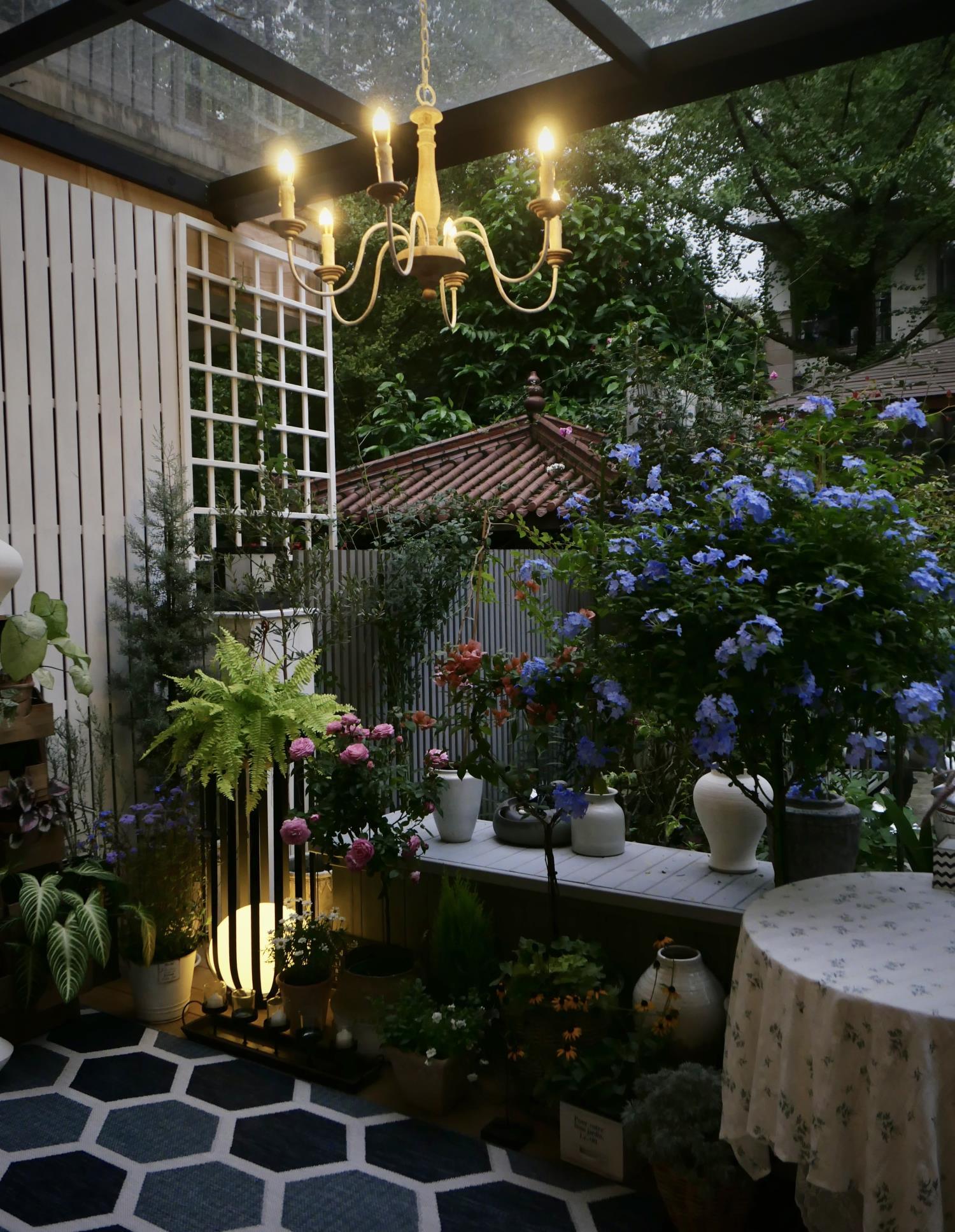 Solar Powered Outdoor Garden Lights - Waterproof LED Landscape Lighting for Patio, Yard, Pathway - Perfect for Garden Decor, Backyard, Walkway & Driveway Illumination
