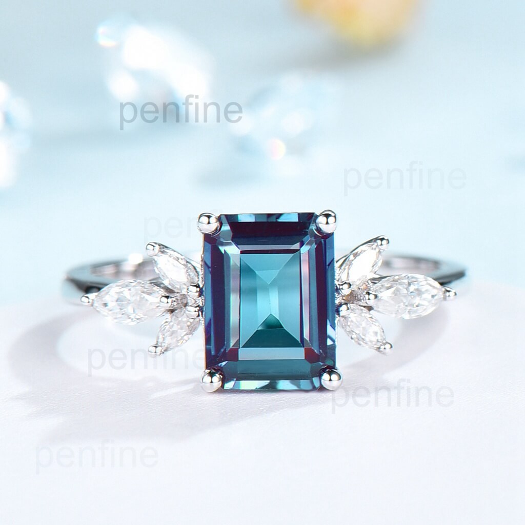Vintage Alexandrite Engagement Ring for Women - Emerald Cut Gemstone Wedding Band - Perfect for Proposals, Anniversaries & Special Occasions