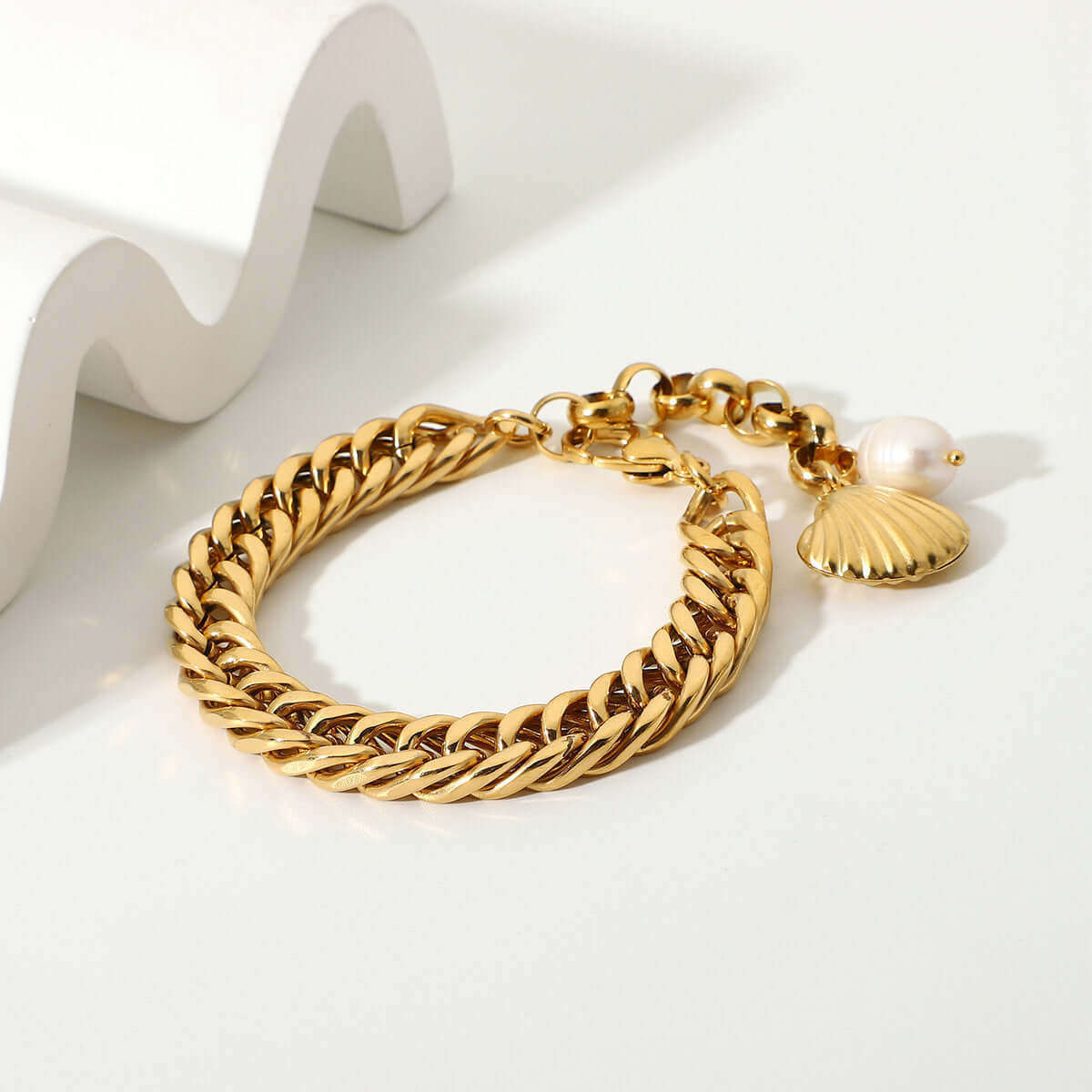 Elegant Freshwater Pearl Shell Bracelet with Bold Chain - Perfect for Women's Fashion Accessories, Gift Giving & Special Occasions