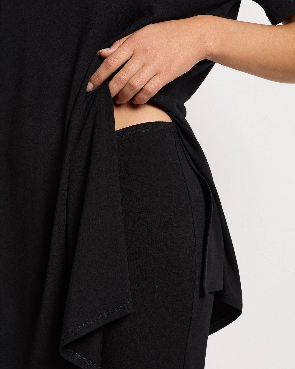 Mela Purdie Women's 3/4 Length Yoga Pants - Soft Matte Jersey Fabric for Workout & Lounge Wear - Perfect for Yoga, Pilates & Casual Comfort