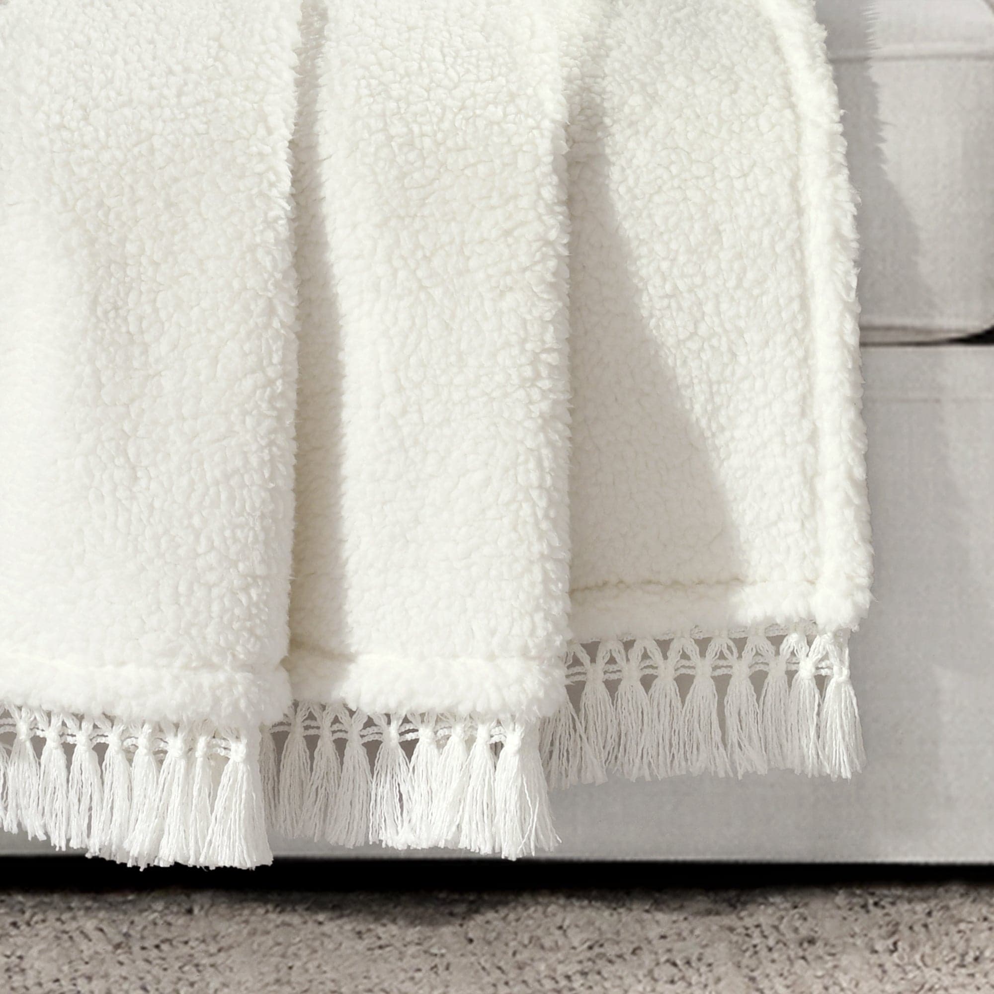 Cozy Sherpa Tassel Fringe Throw Blanket - Soft Plush Fleece Bedspread for Couch, Bed & Sofa - Perfect for Winter Warmth, Home Decor & Gift Giving
